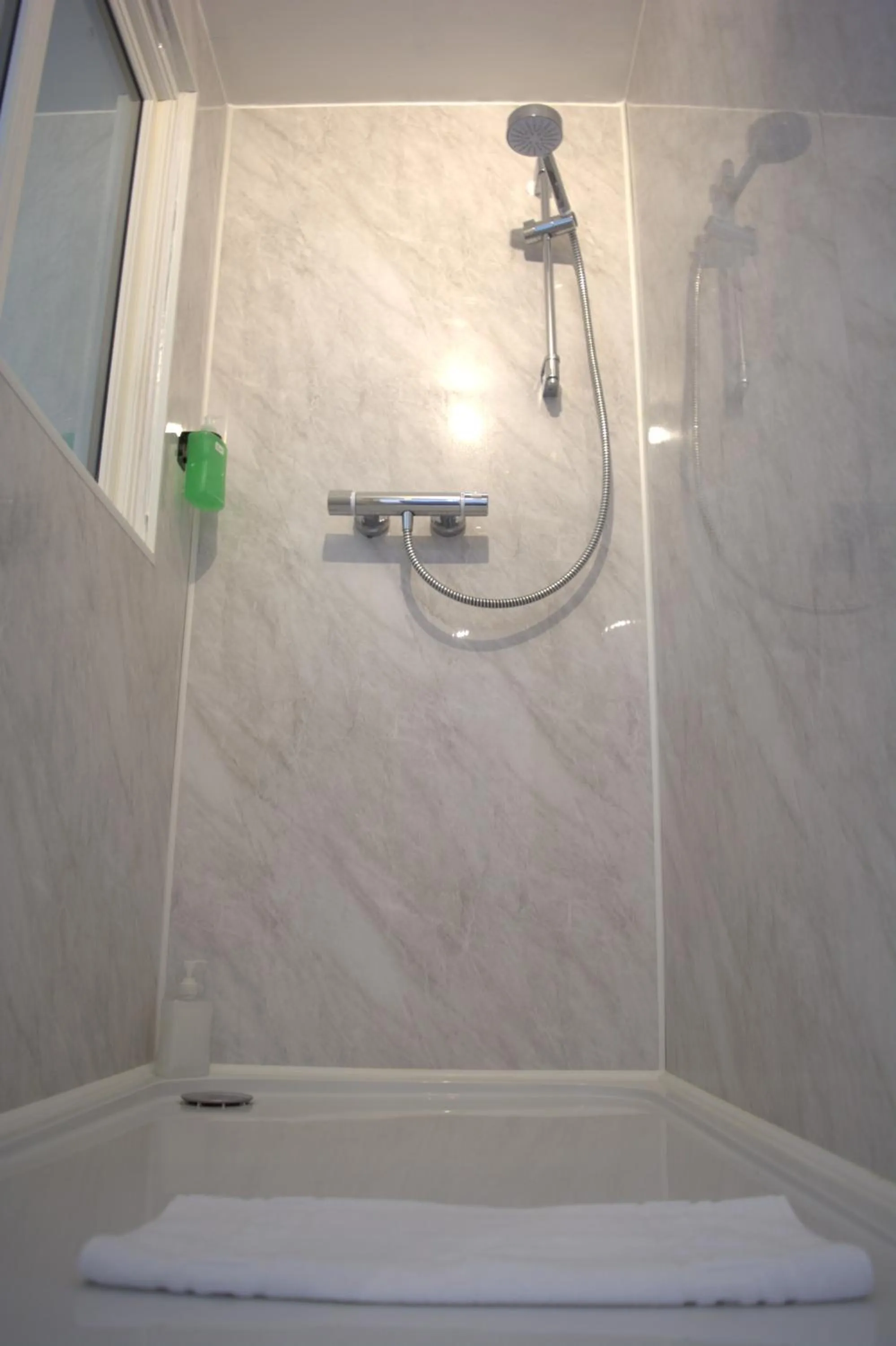 Shower, Bathroom in Horizon B And B