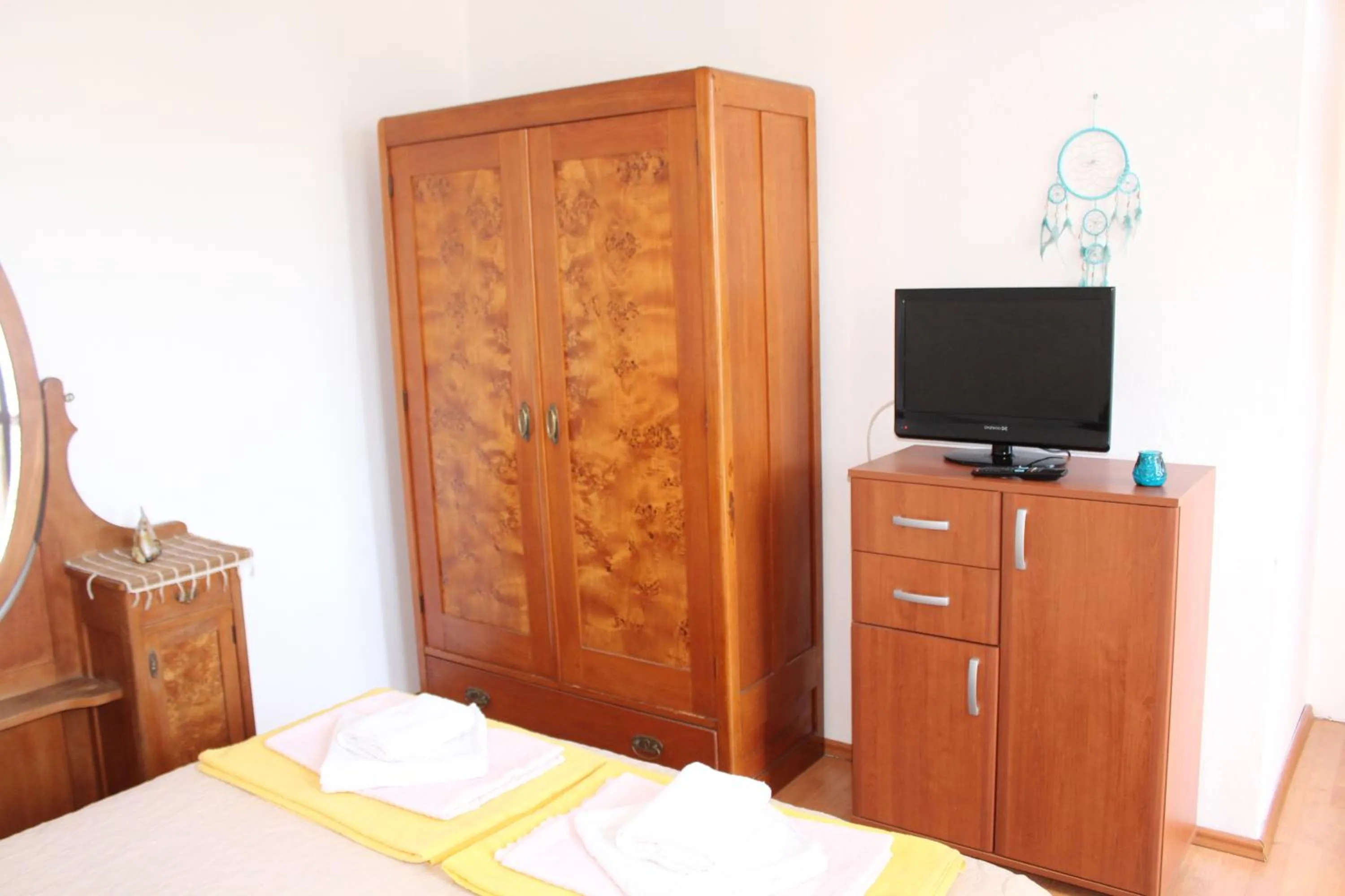 Spring, Bed in Guest House Tomanovic