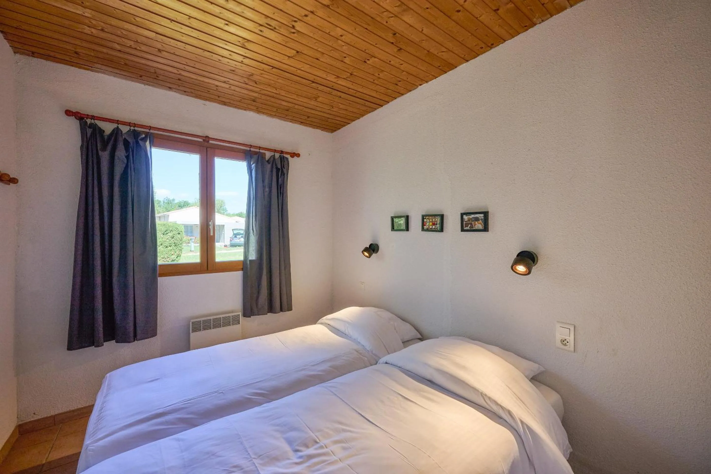 Bedroom, Bed in FranceComfort - L'Espinet