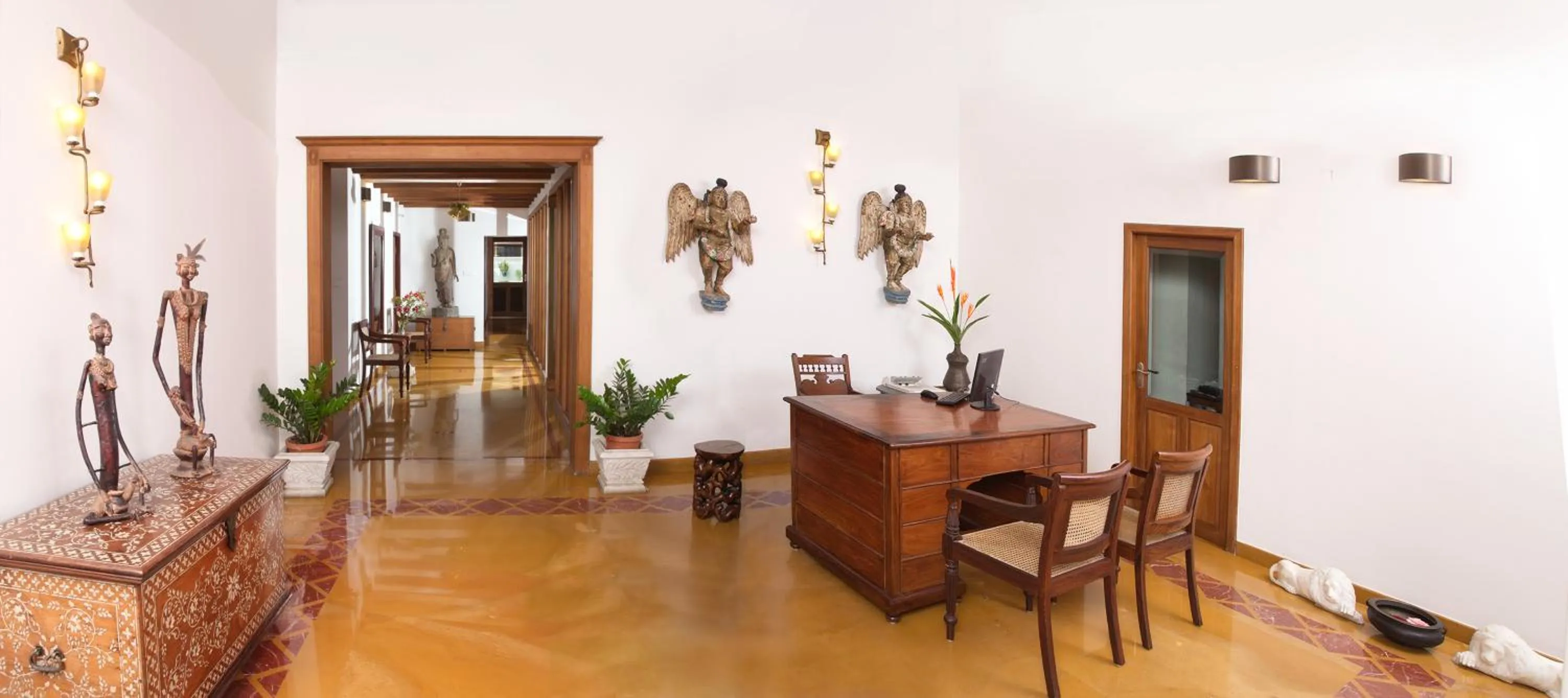 Lobby or reception in Tissa's Inn