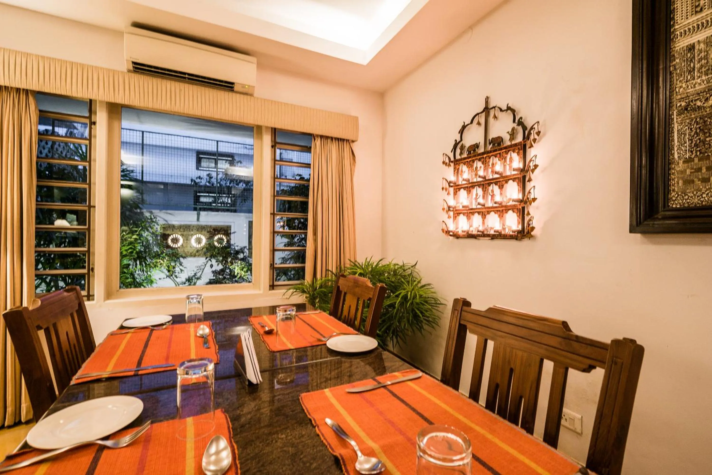 Restaurant/places to eat in Tissa's Inn