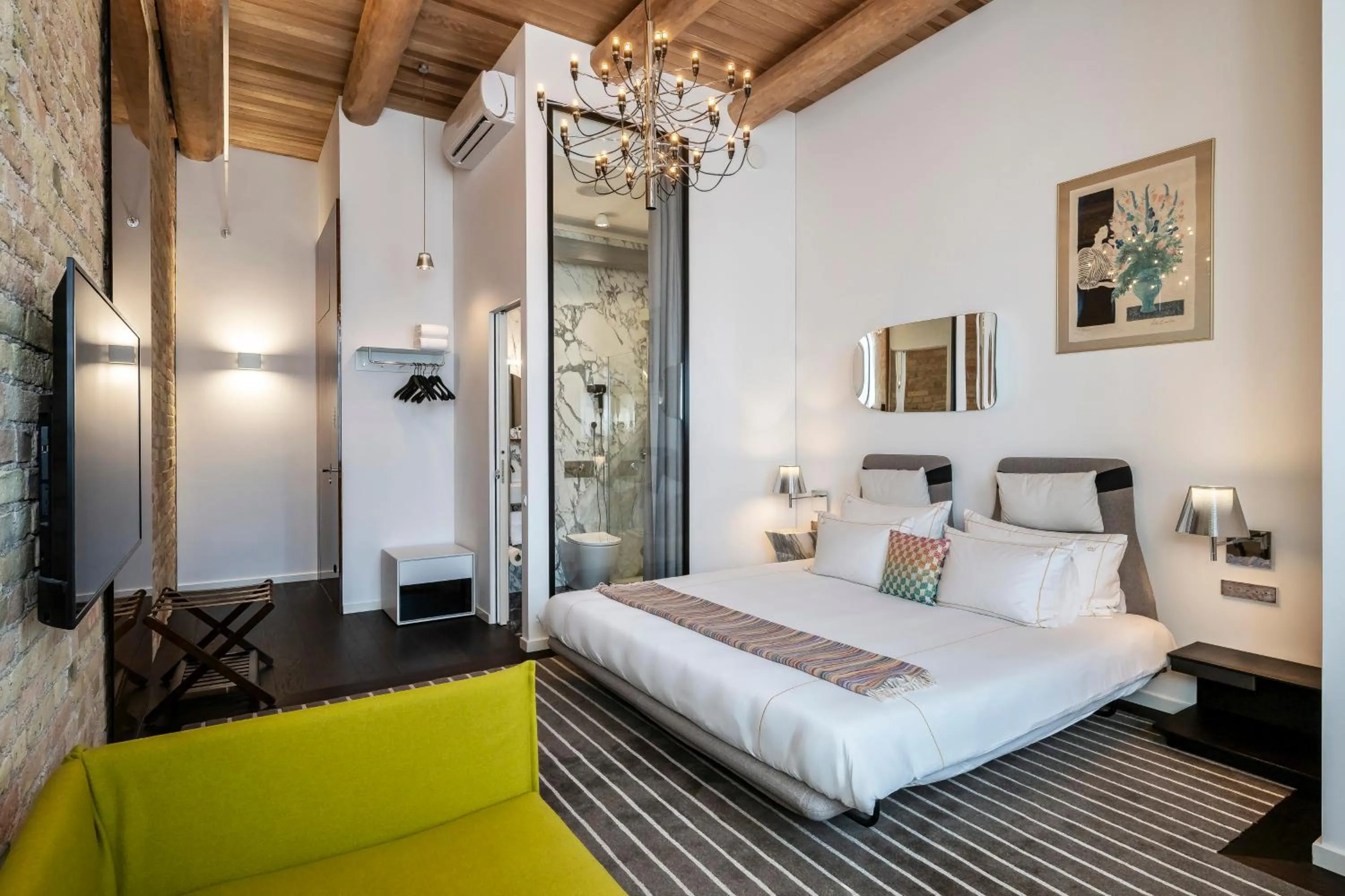 Photo of the whole room, Bed in The Joseph