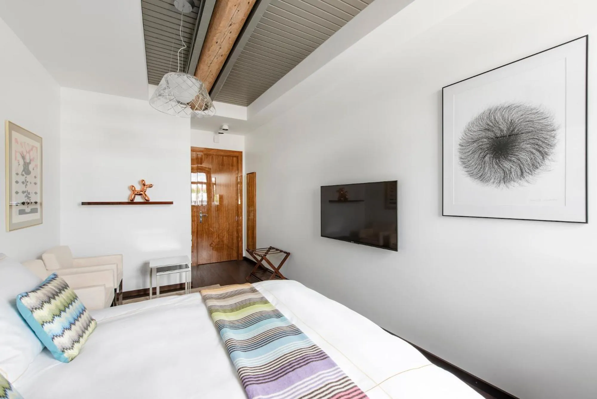 TV and multimedia, Bed in The Joseph