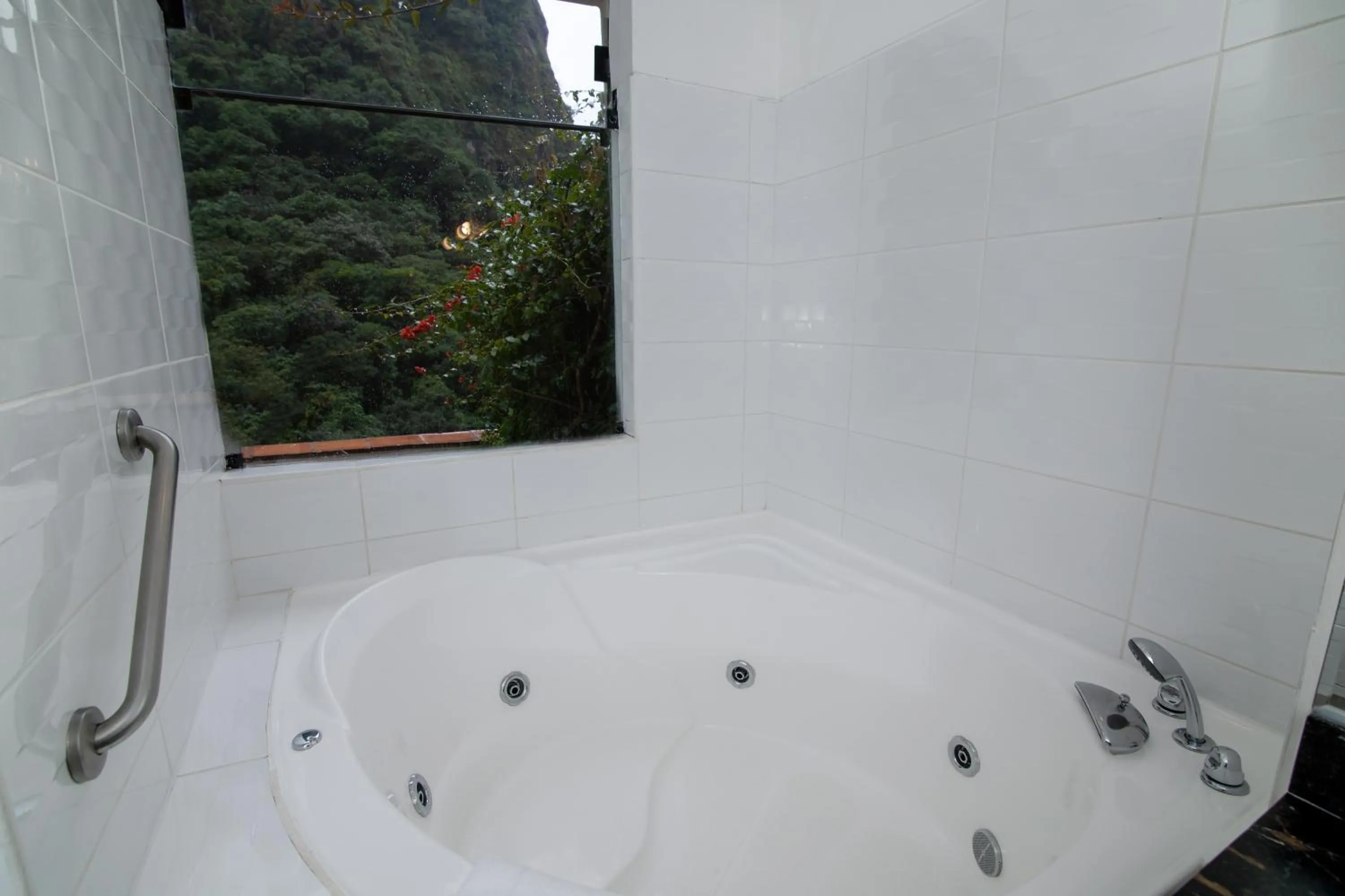 Hot Tub in Tierra Viva Machu Picchu Hotel