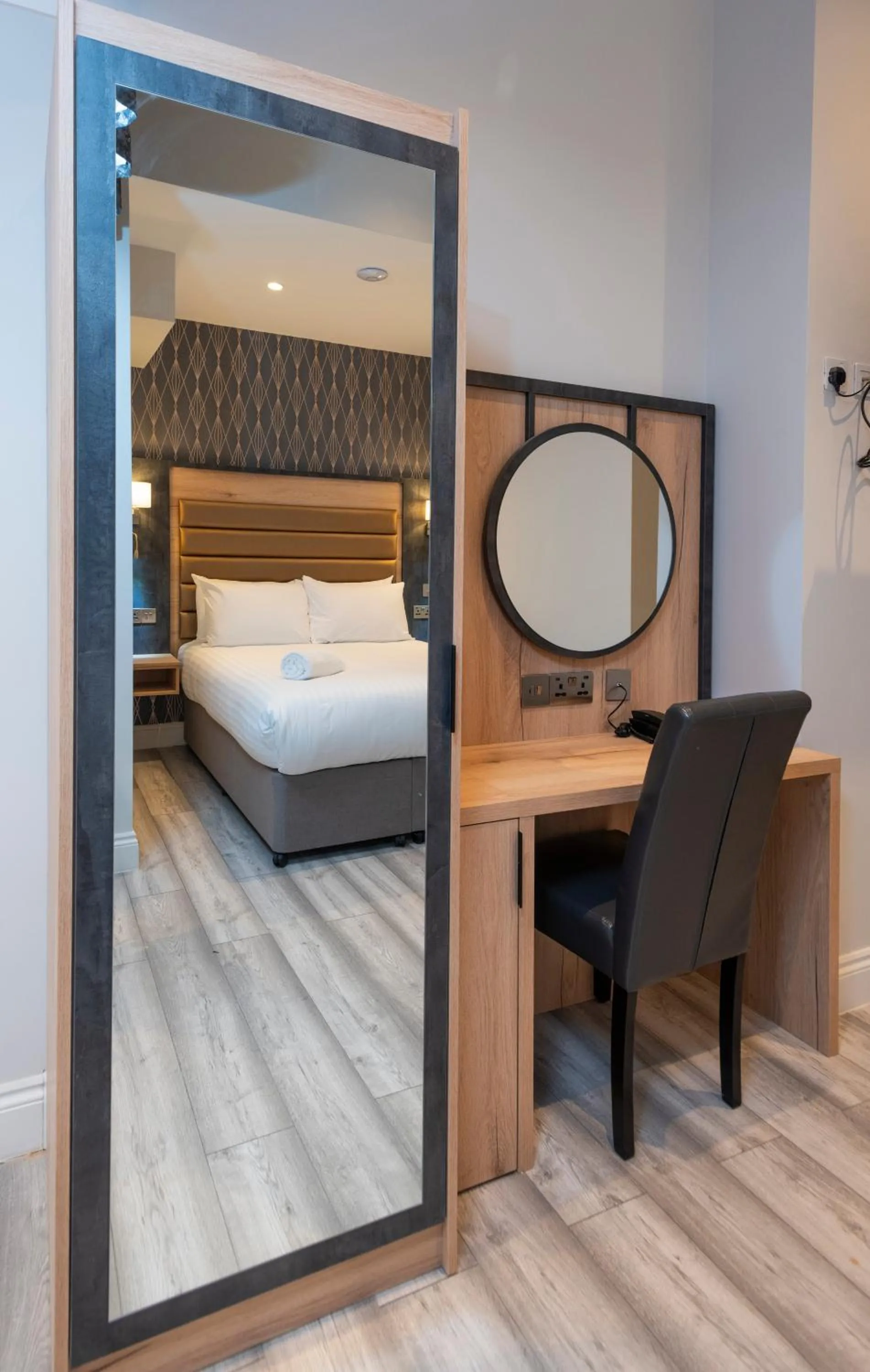 Photo of the whole room, Bed in Best Western Chiswick Palace & Suites London