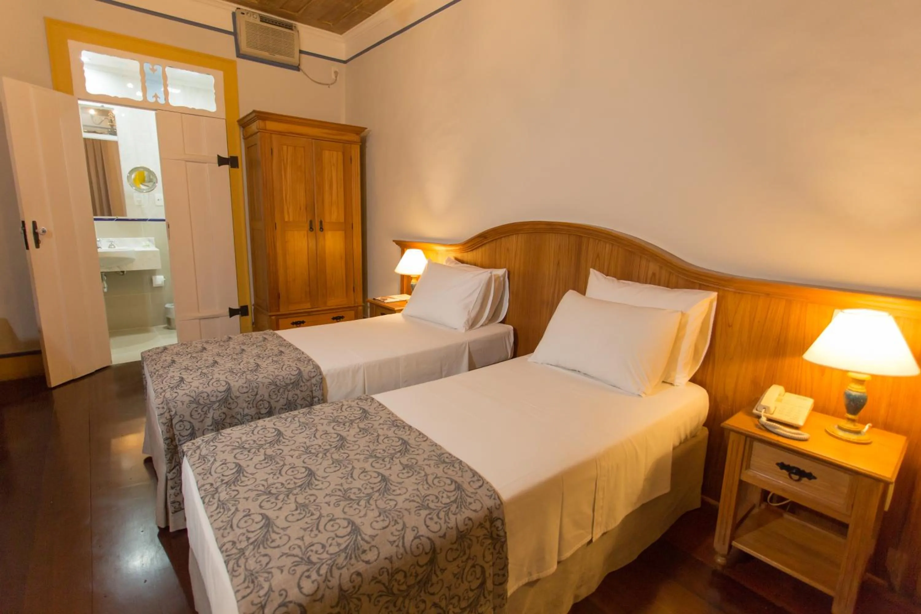 Photo of the whole room, Bed in Pousada Solar da Ópera