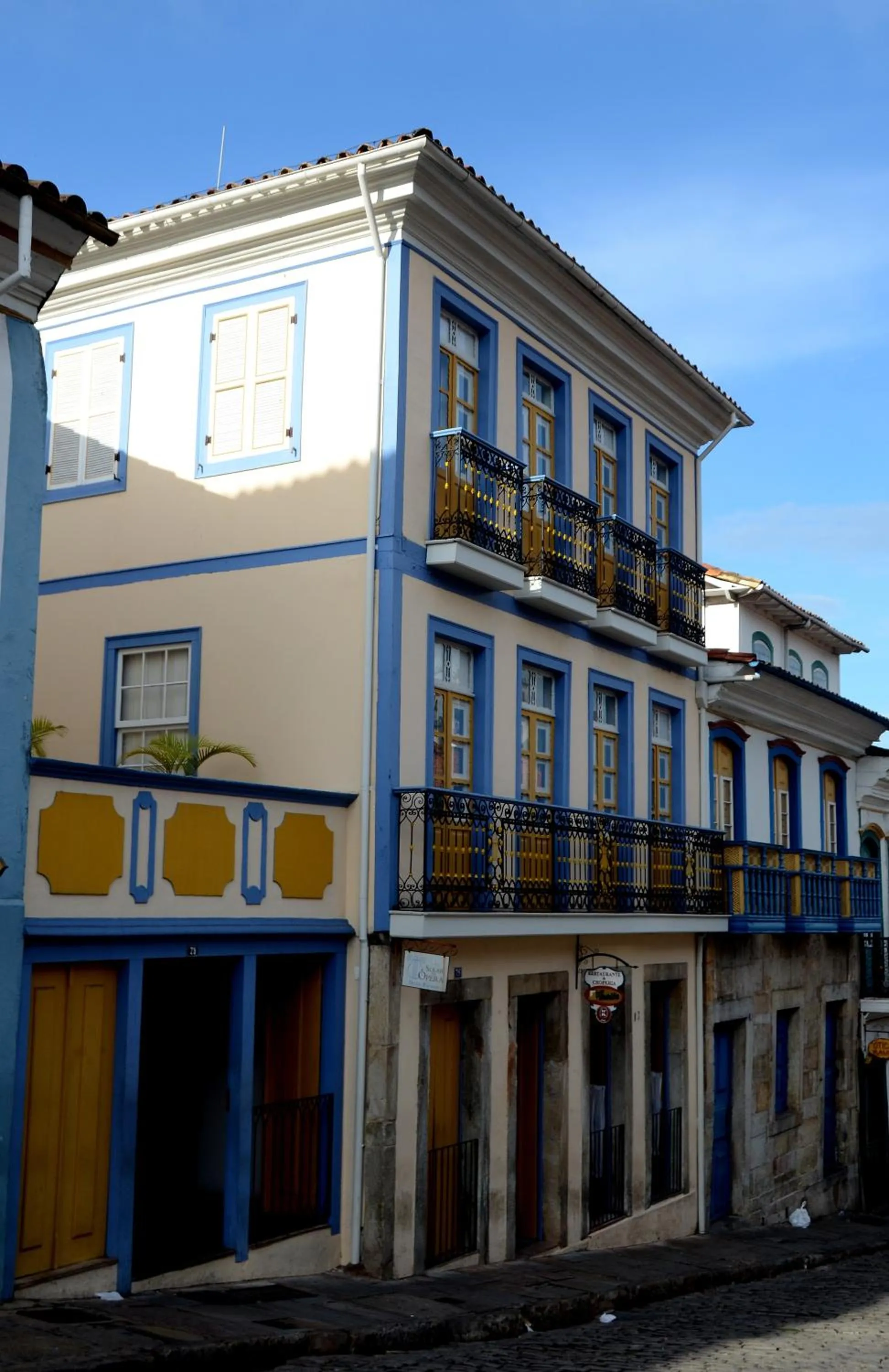 Facade/entrance in Pousada Solar da Ópera