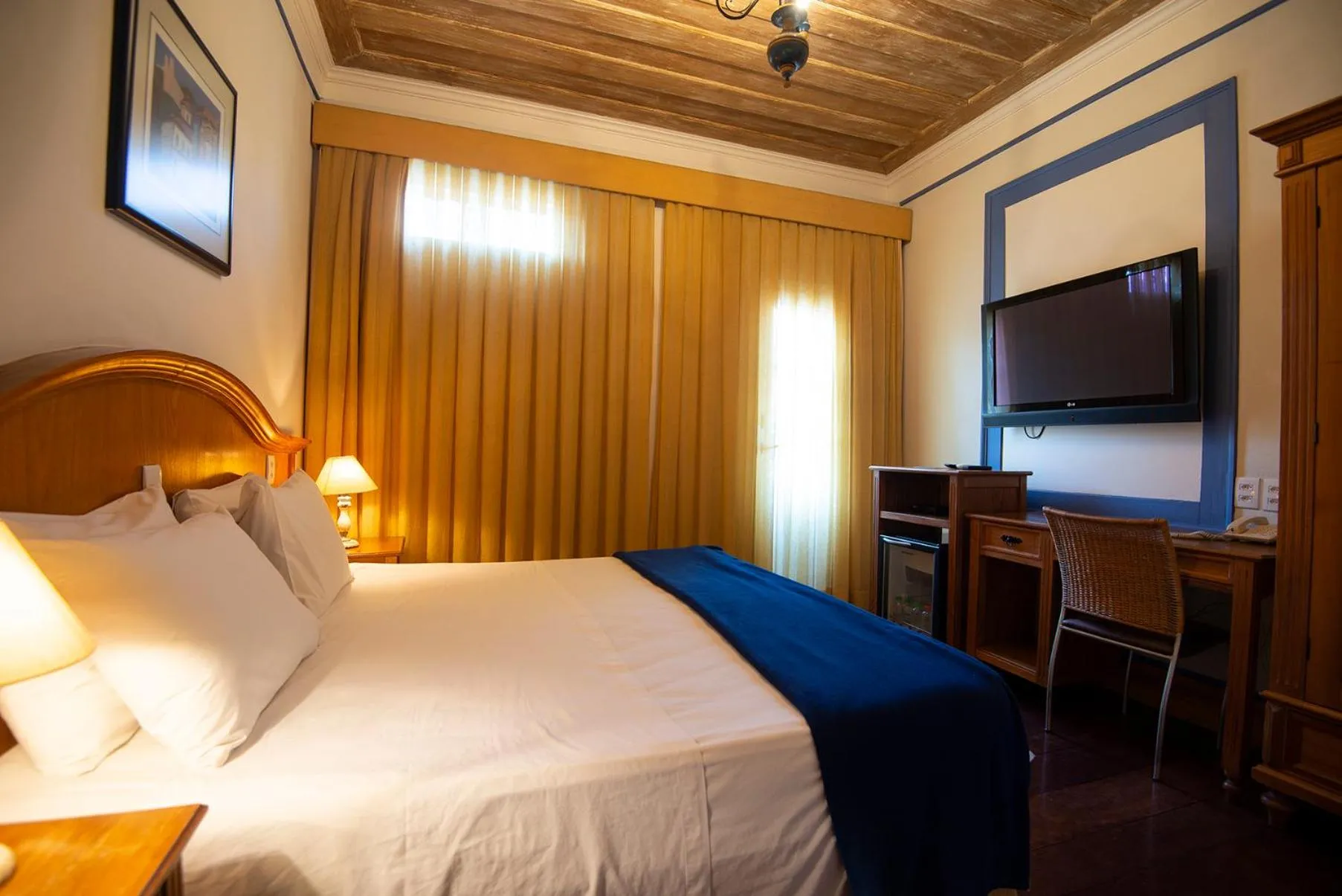 Photo of the whole room, Bed in Pousada Solar da Ópera