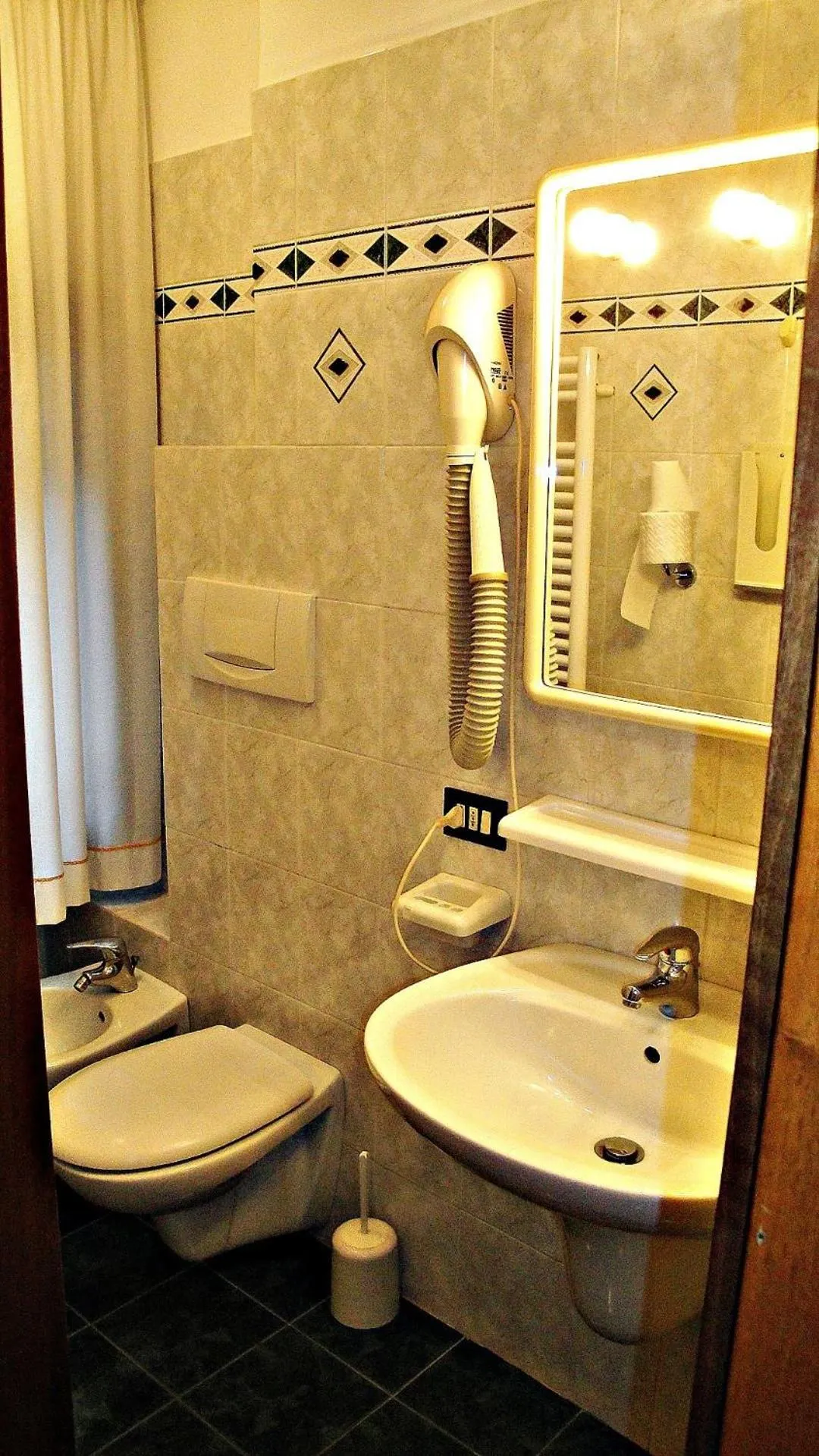 Bathroom in Venice Apartments