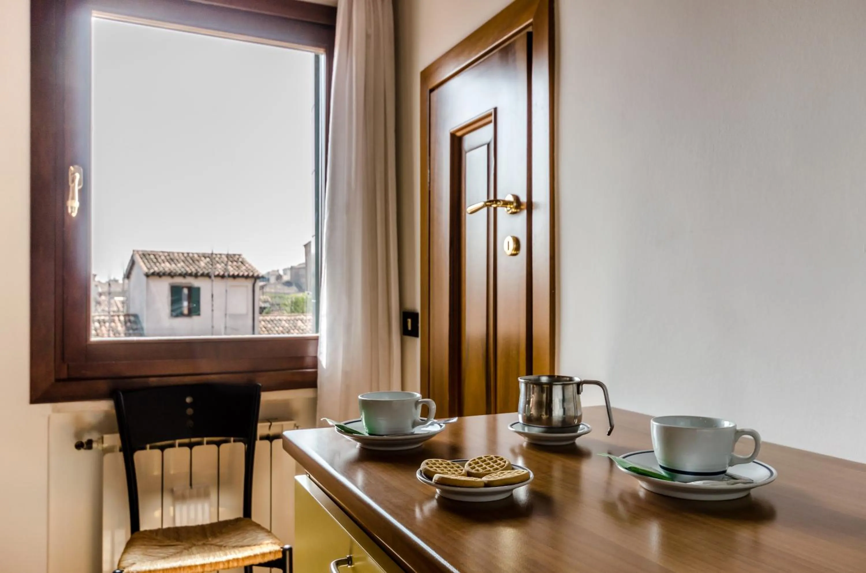 Coffee/tea facilities in Venice Apartments