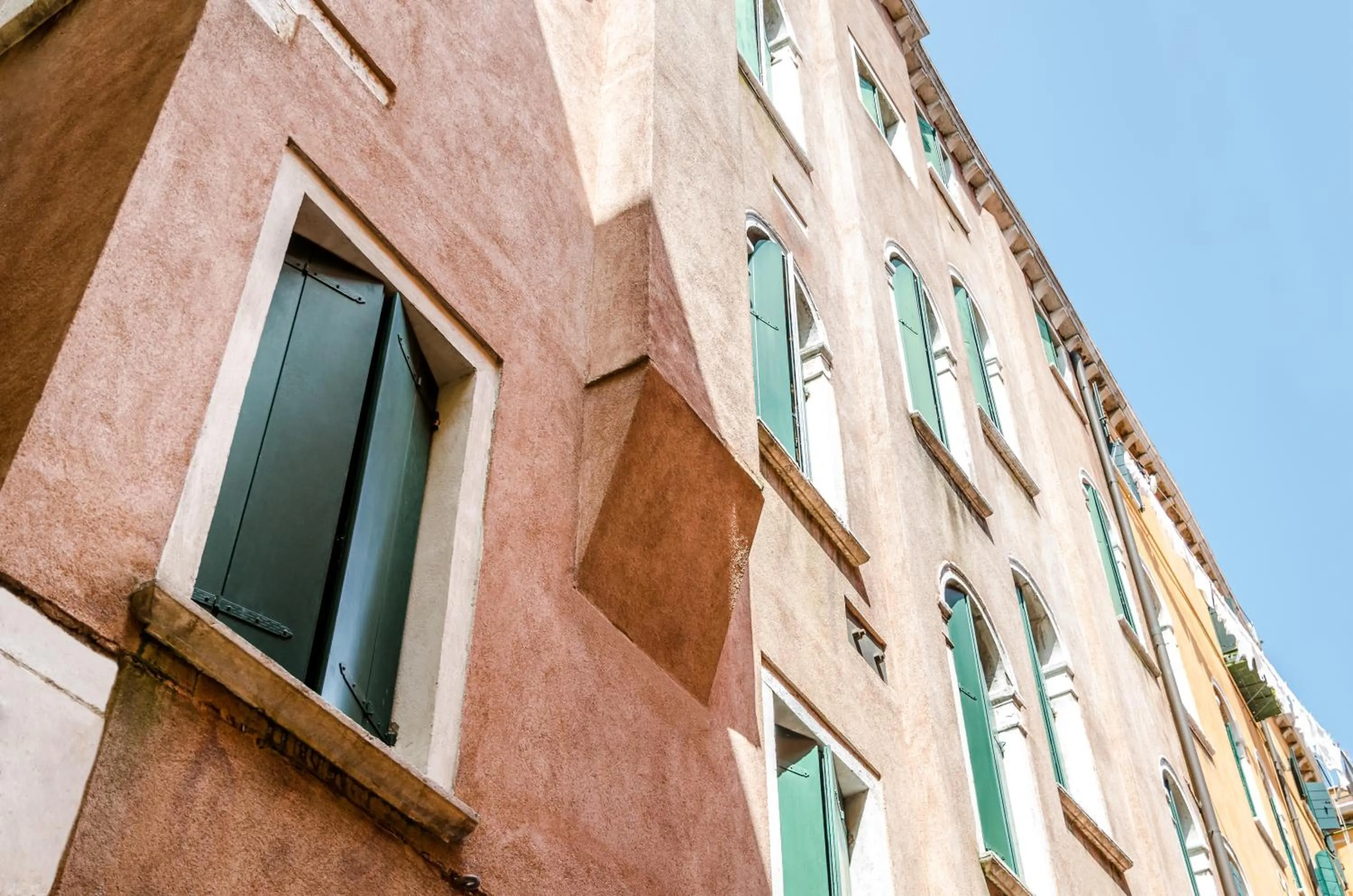 Property building in Venice Apartments