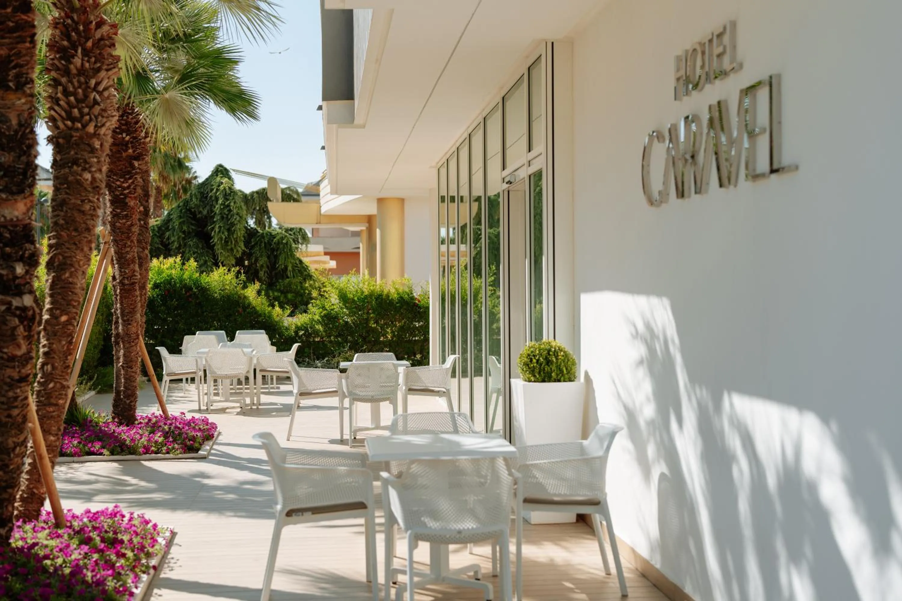 Property building in Hotel Caravel