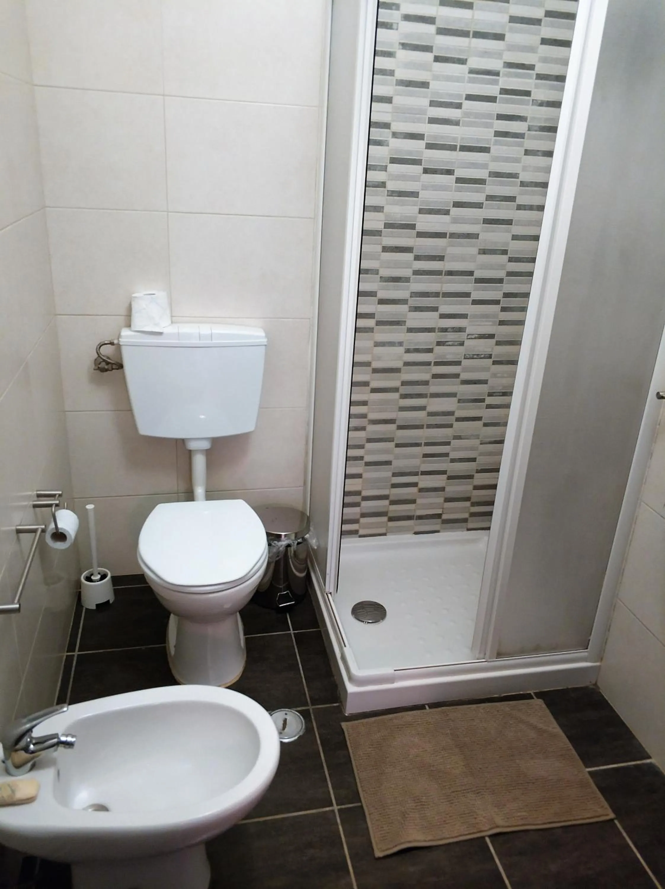 Bathroom in Sleep & Go Faro Airport Guest House