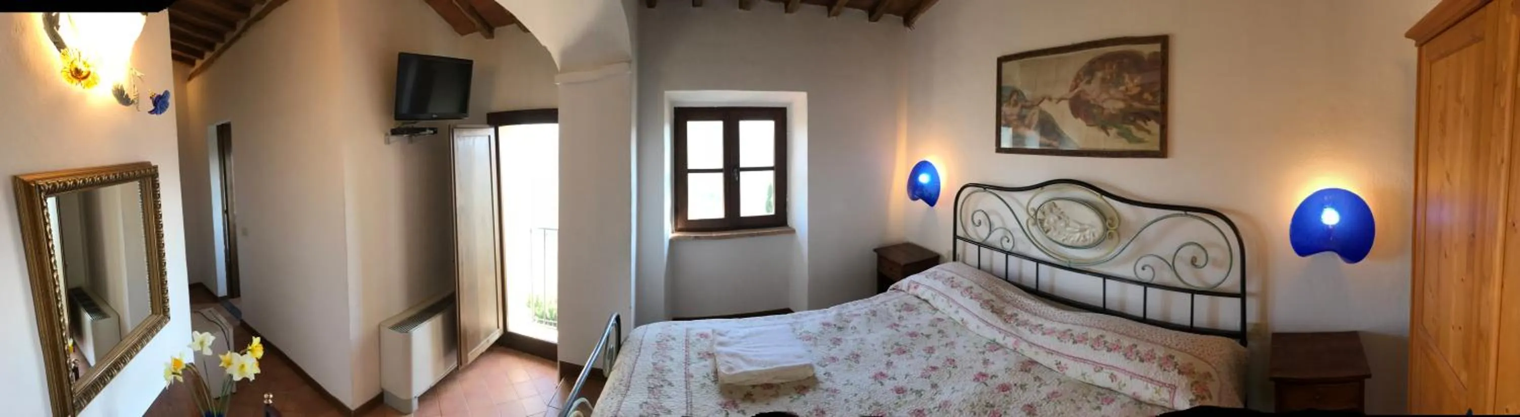 Photo of the whole room, Bed in B&B La Fonte del Machiavelli