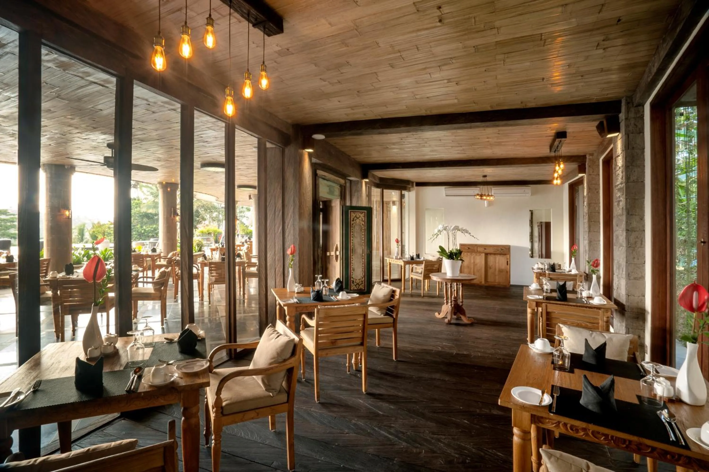 Restaurant/places to eat in The Kayon Jungle Resort