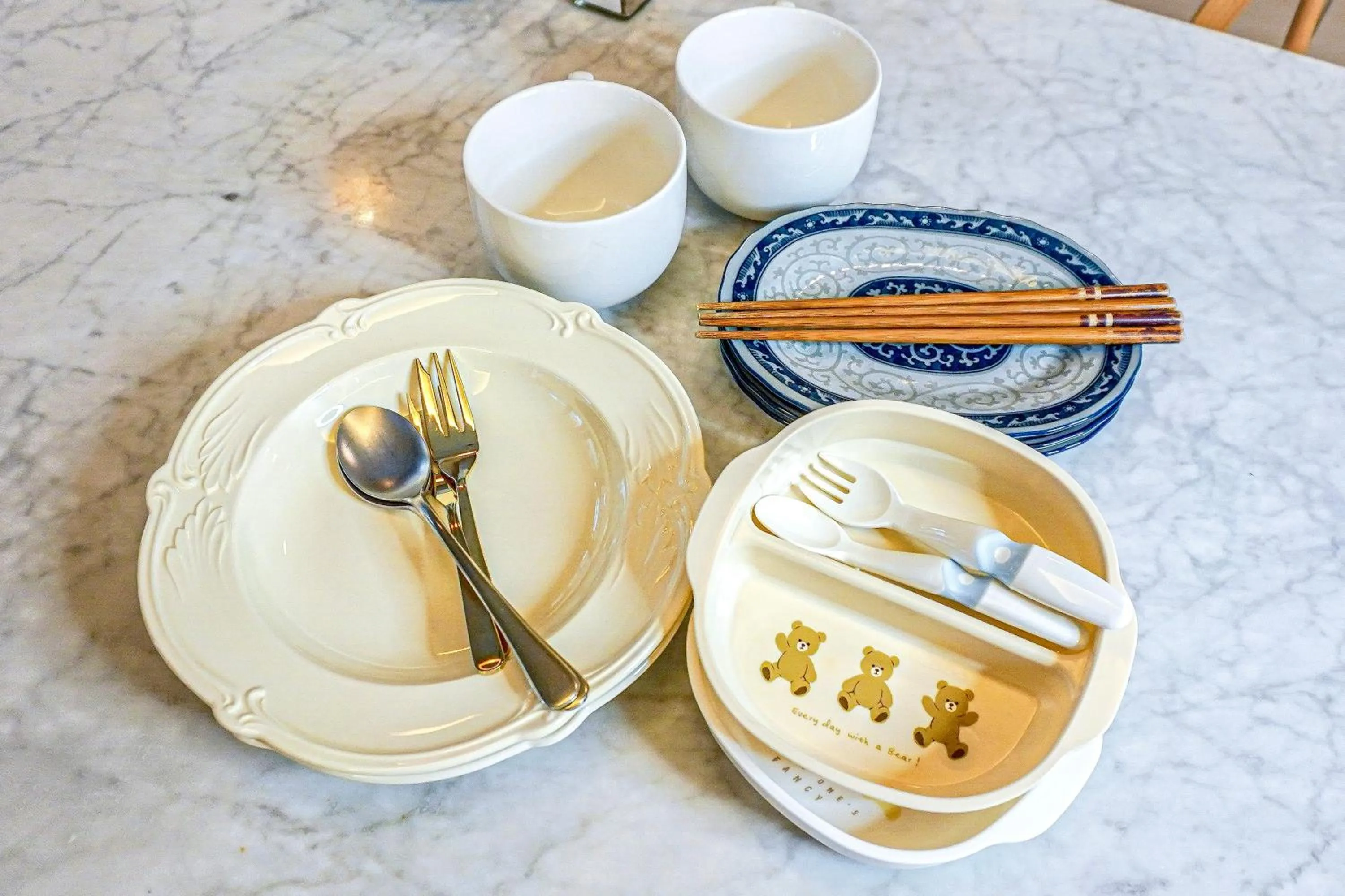 Communal kitchen in Hotel Imagine Kyoto