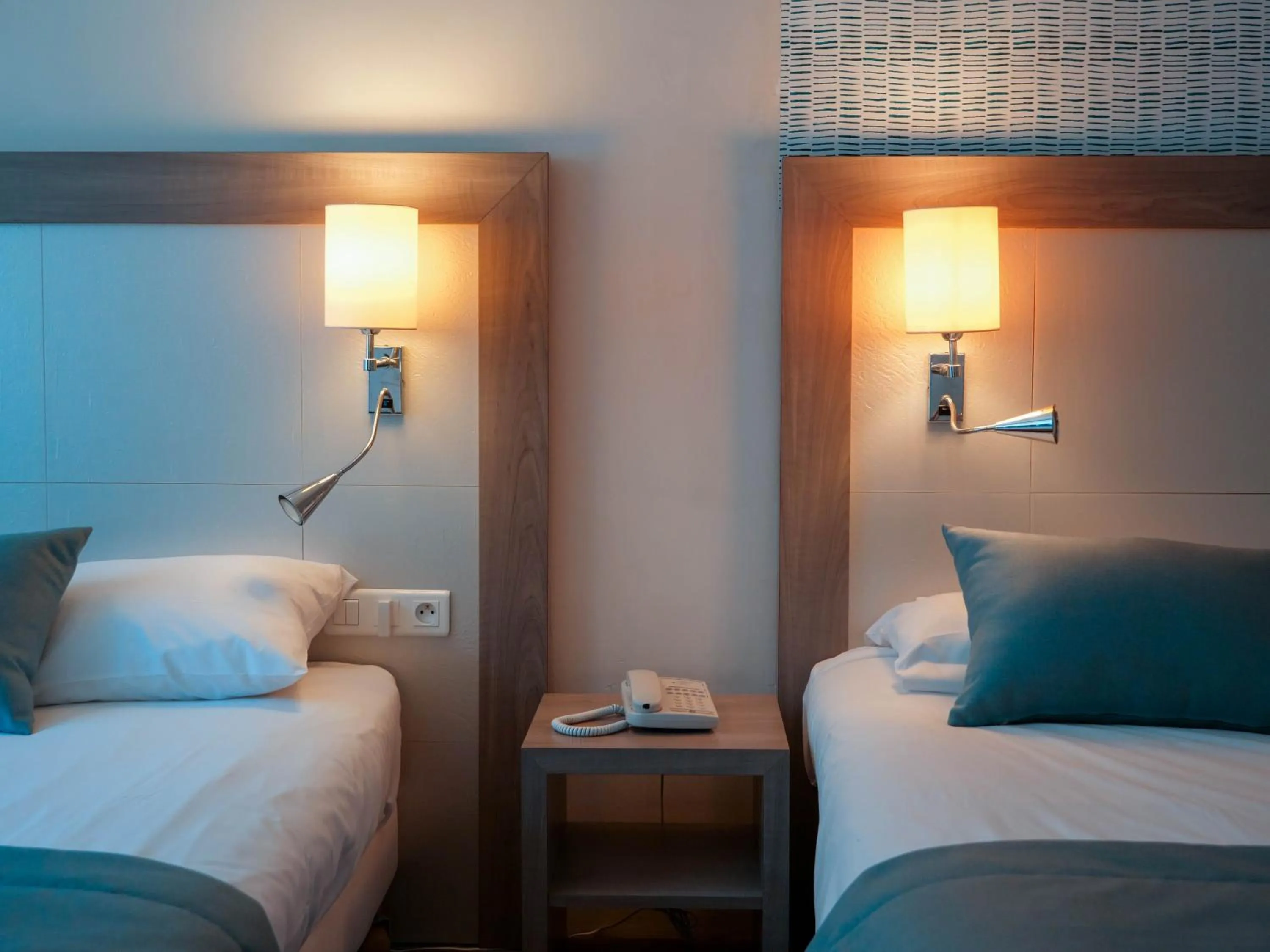 Photo of the whole room, Bed in ibis Styles Calais Centre