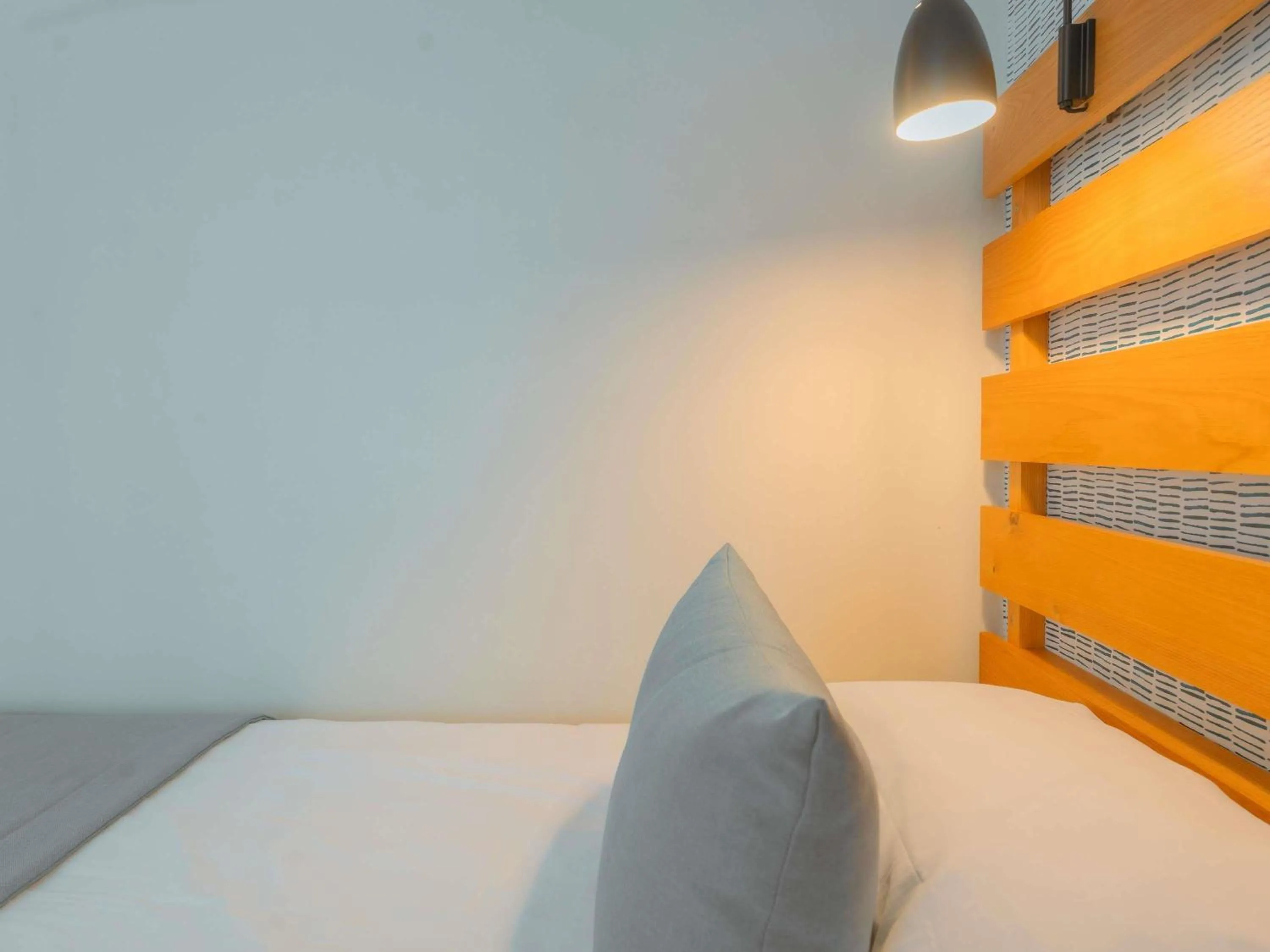 Bedroom, Bed in ibis Styles Calais Centre