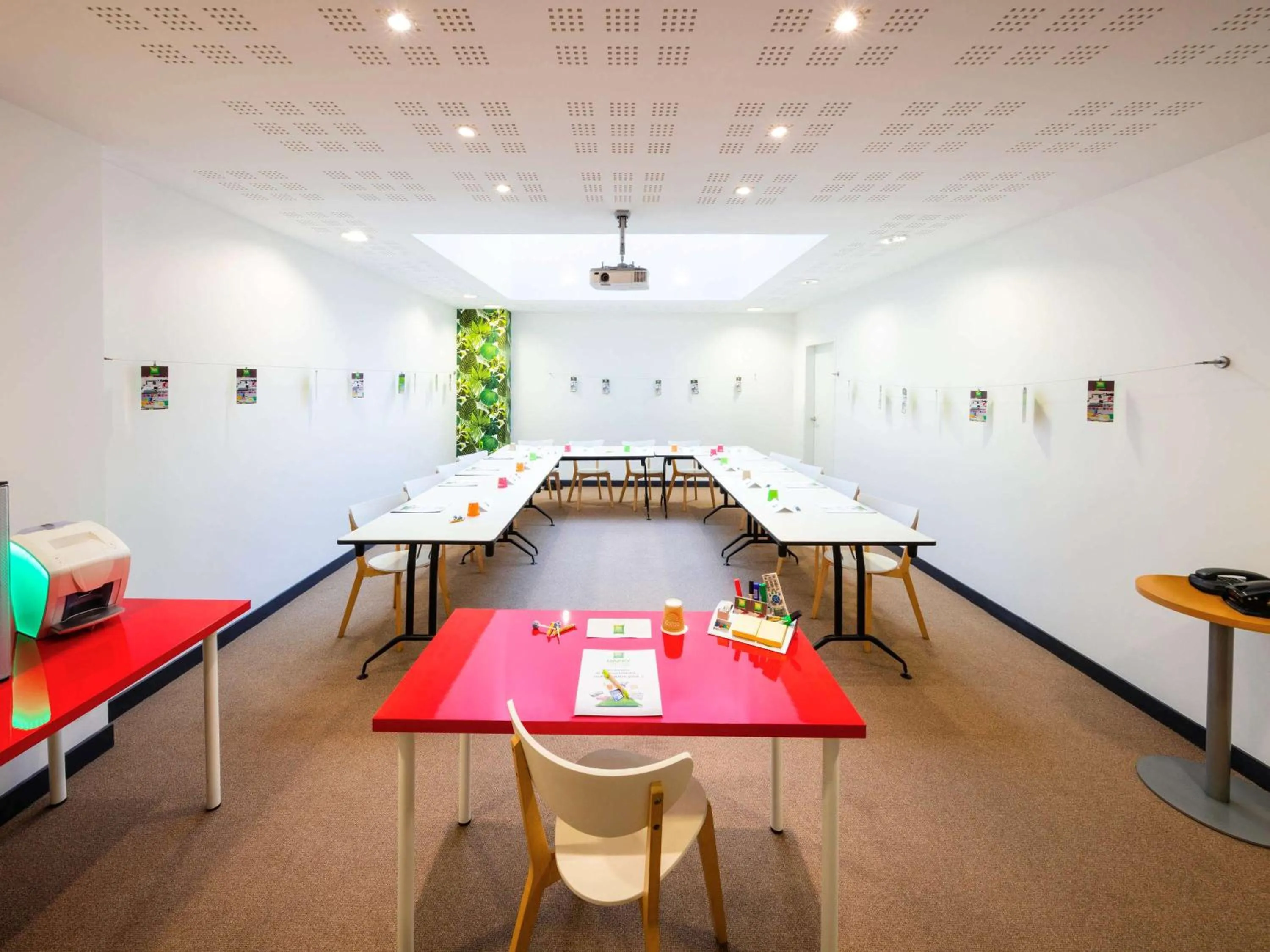 On site in ibis Styles Calais Centre