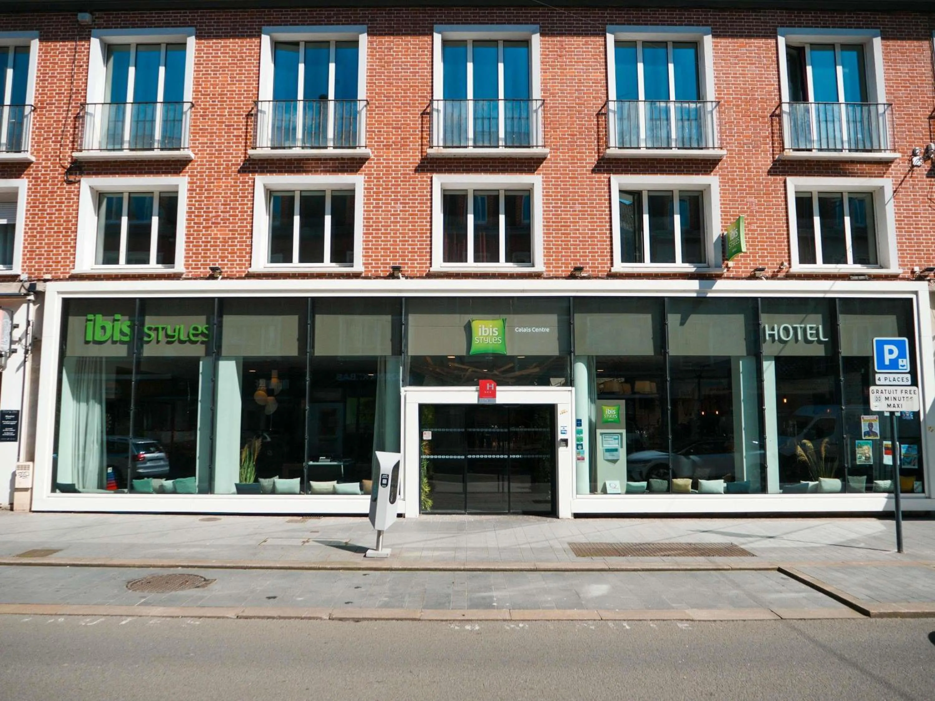 Property building in ibis Styles Calais Centre