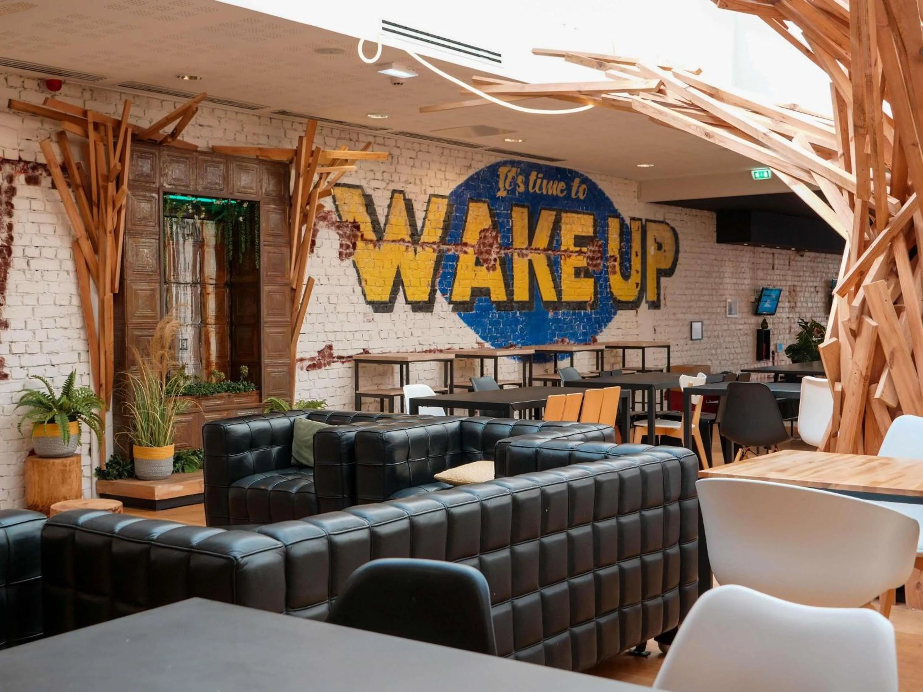 Lounge or bar in ibis Styles Calais Centre