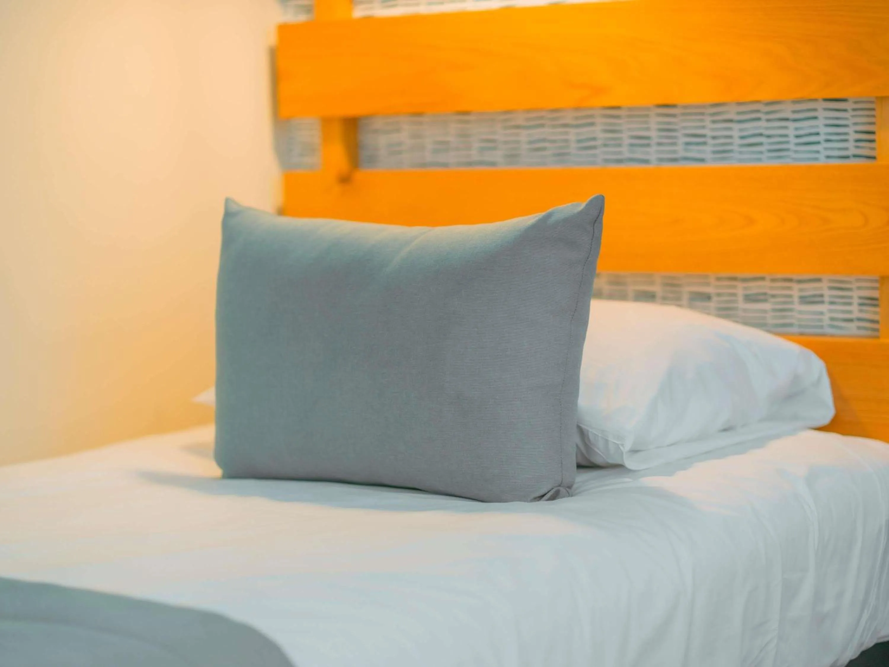 Bedroom, Bed in ibis Styles Calais Centre