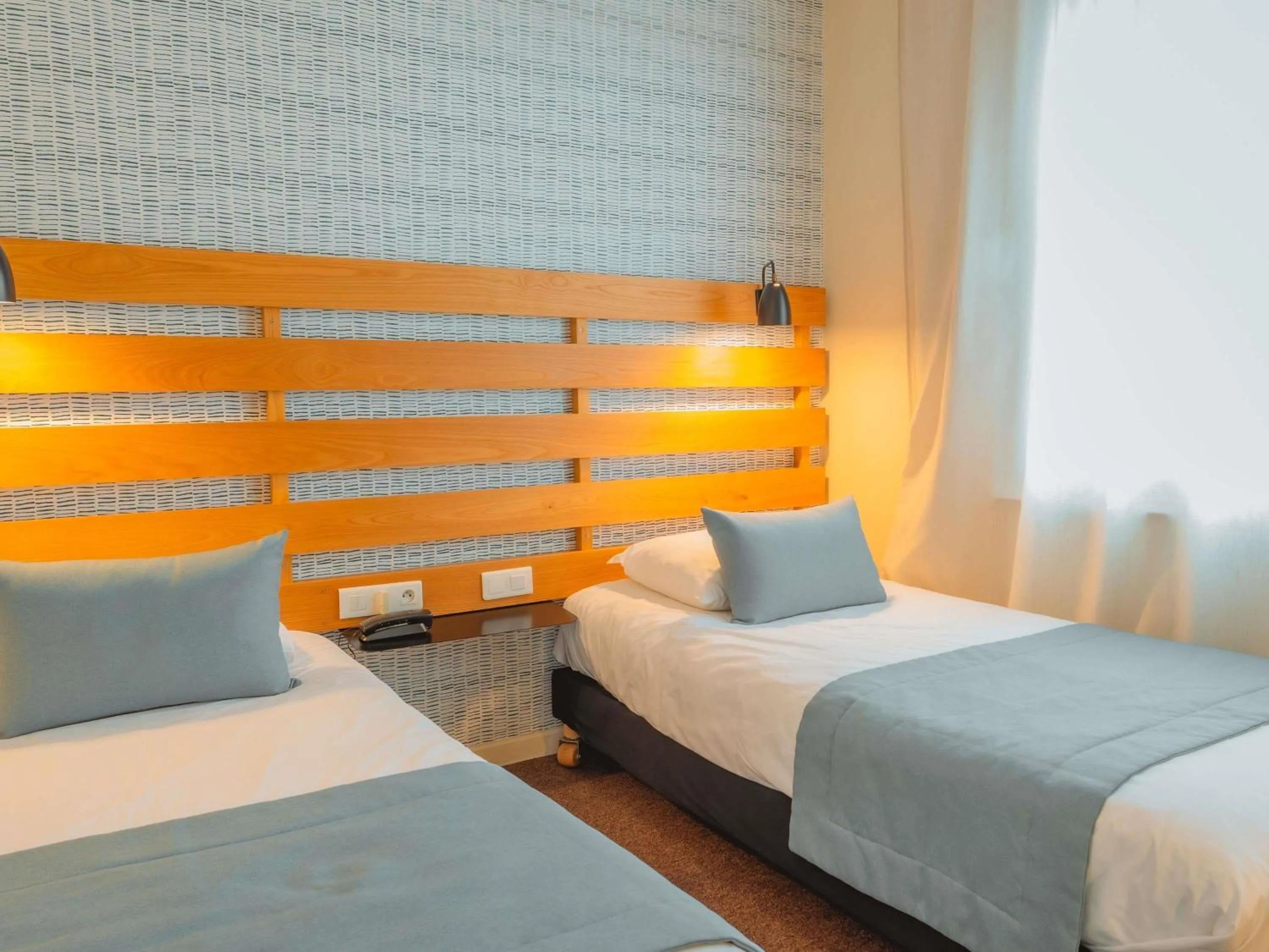 Bedroom, Bed in ibis Styles Calais Centre