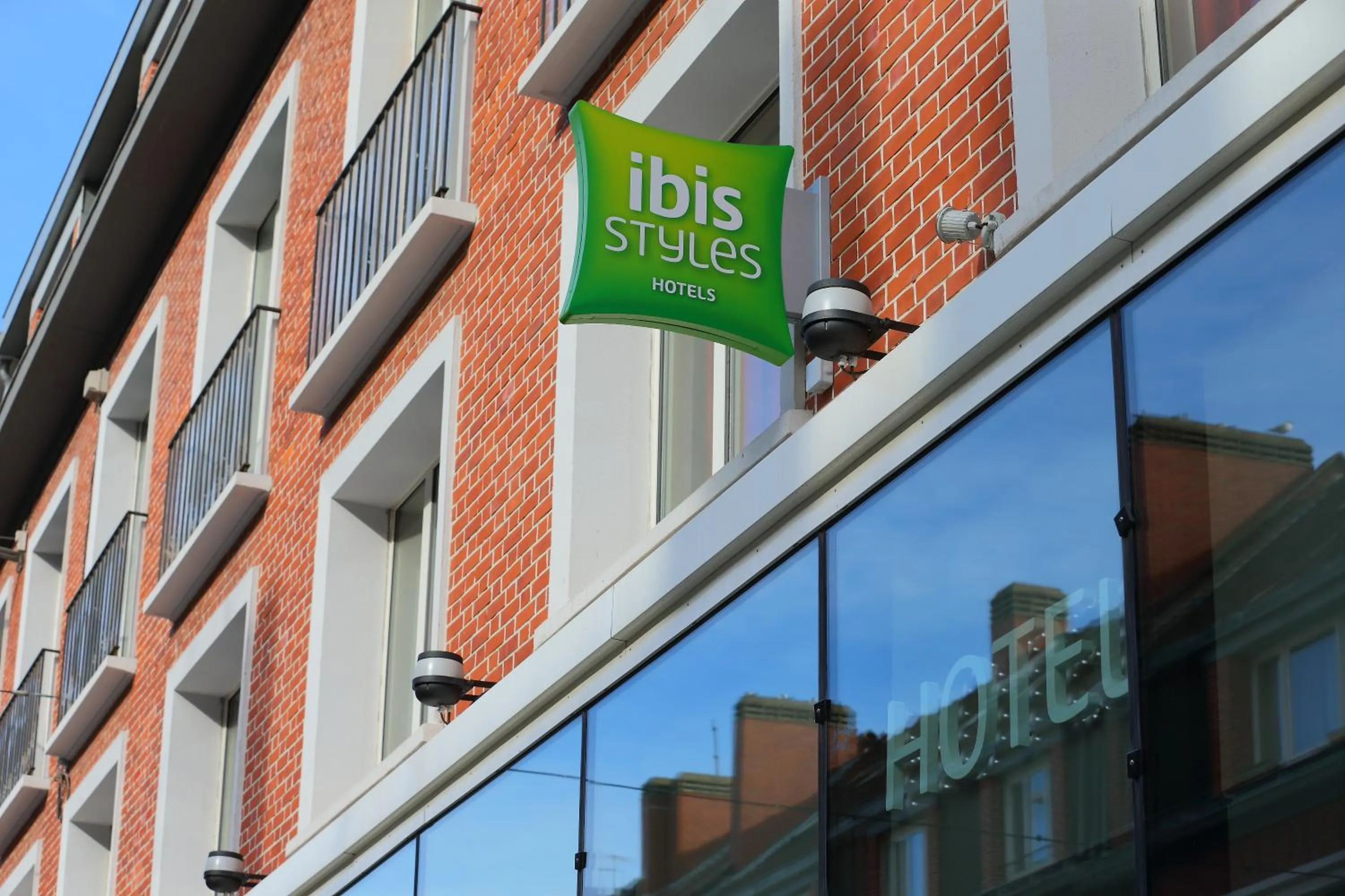Facade/entrance in ibis Styles Calais Centre