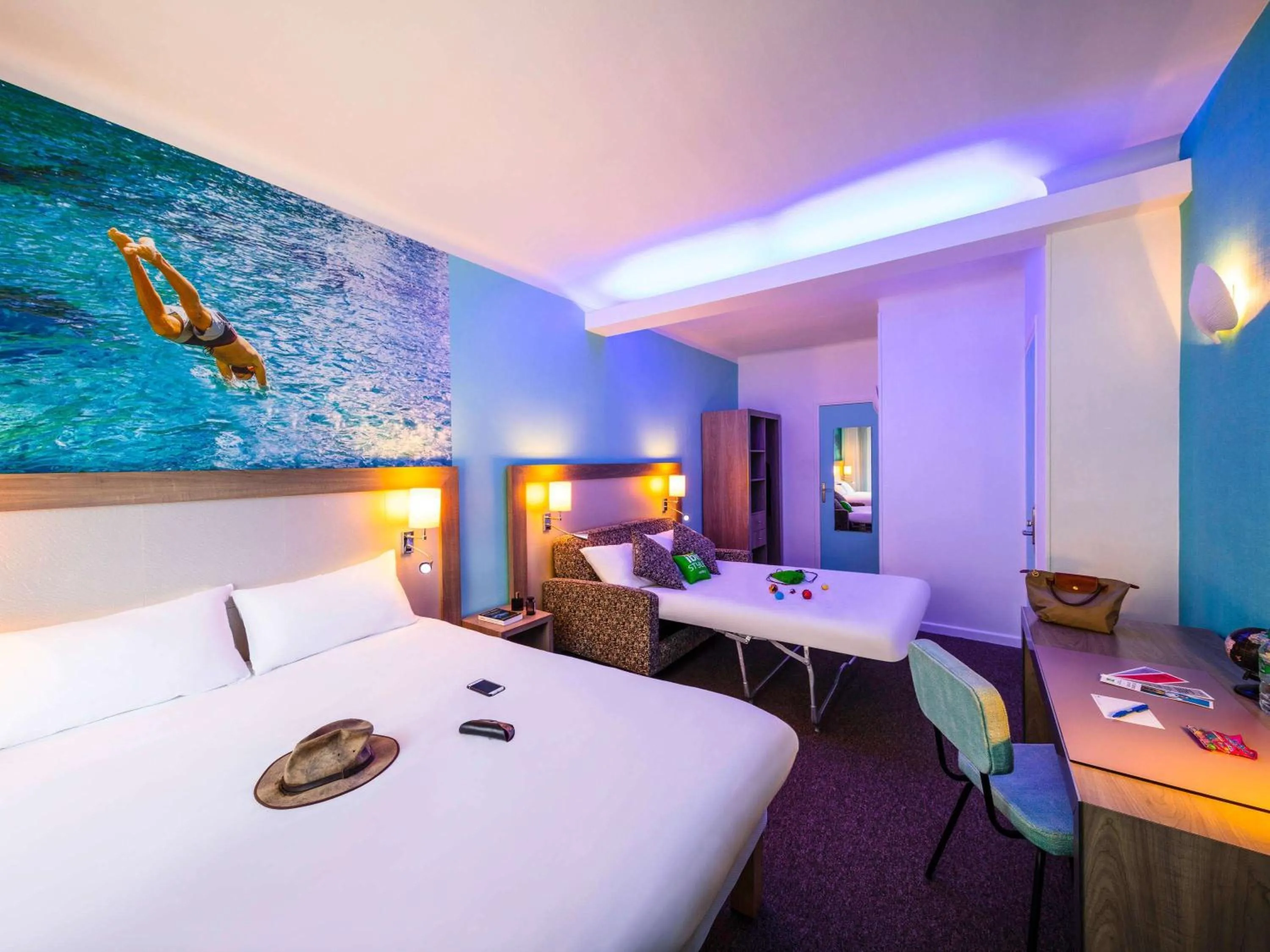 Suite with Double Bed and Sofa Bed in ibis Styles Calais Centre