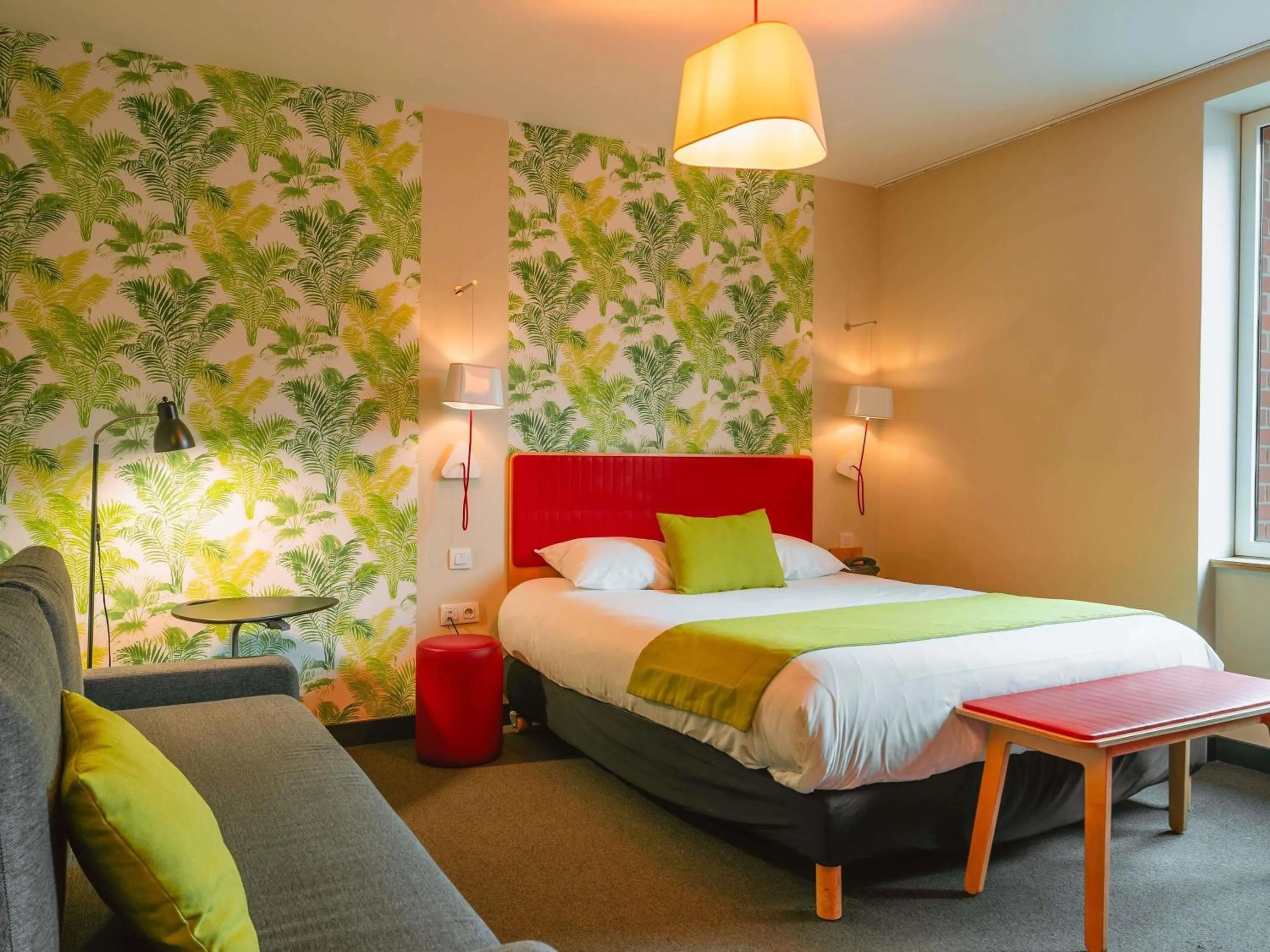 Bedroom, Bed in ibis Styles Calais Centre
