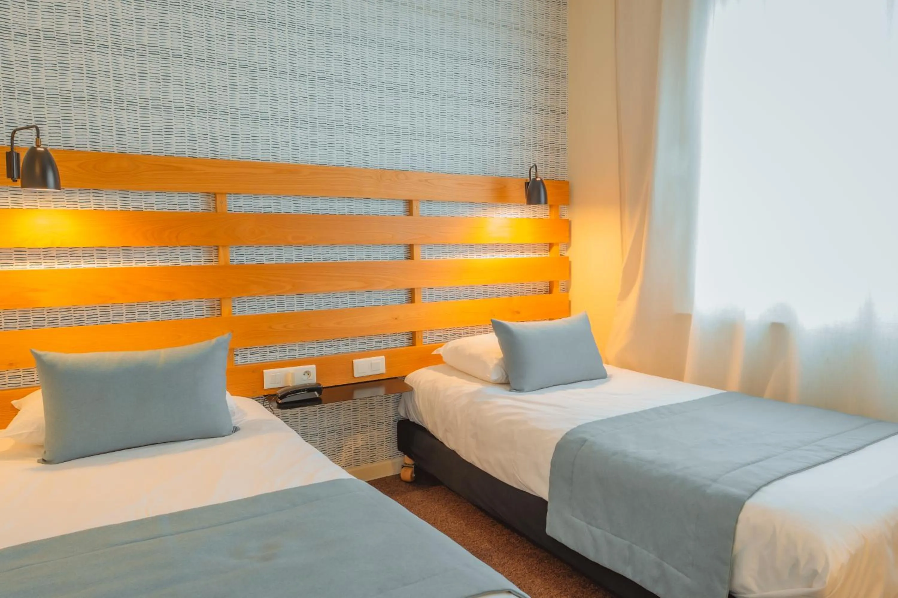 Property building, Bed in ibis Styles Calais Centre