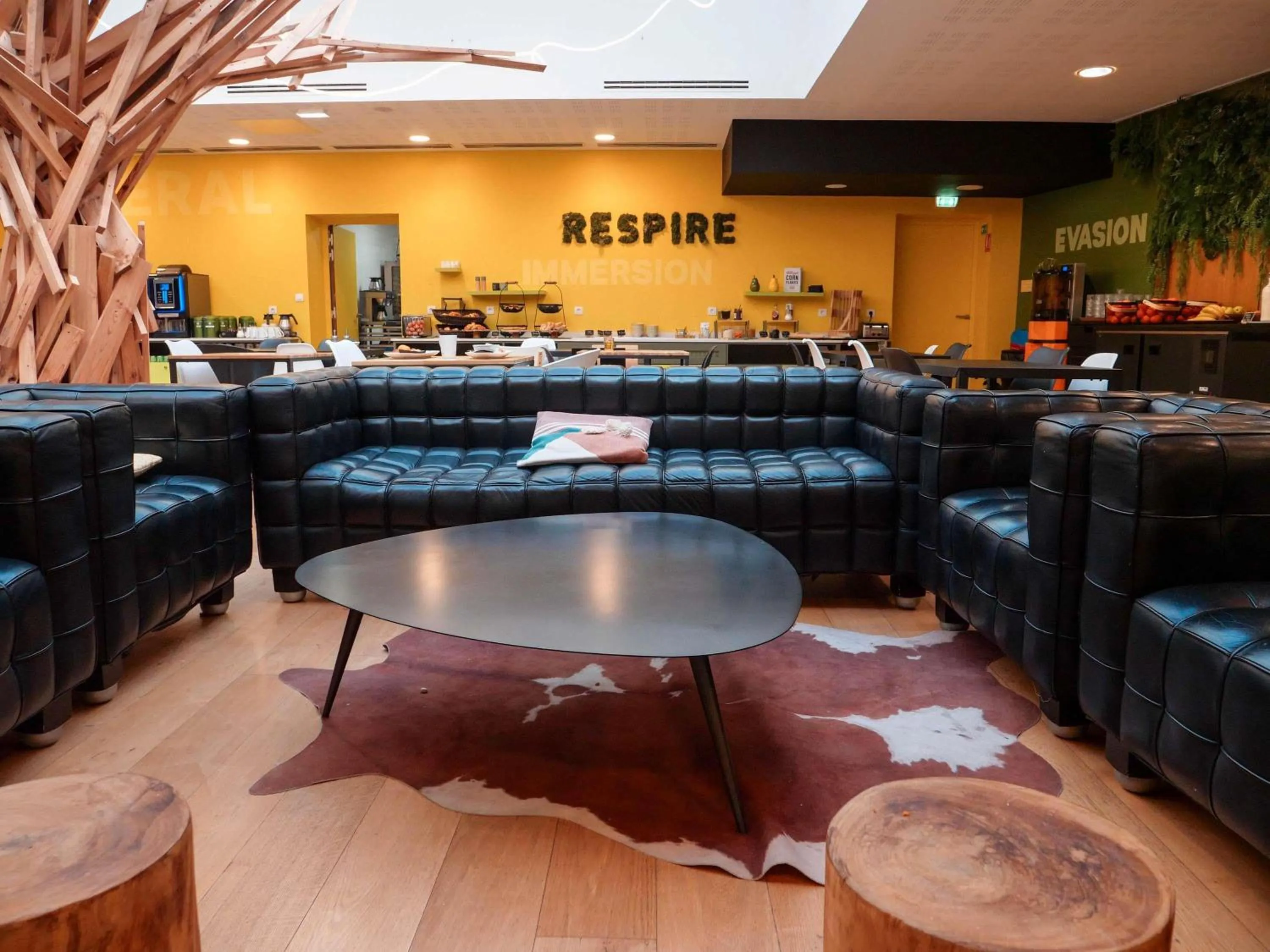 Lounge or bar in ibis Styles Calais Centre