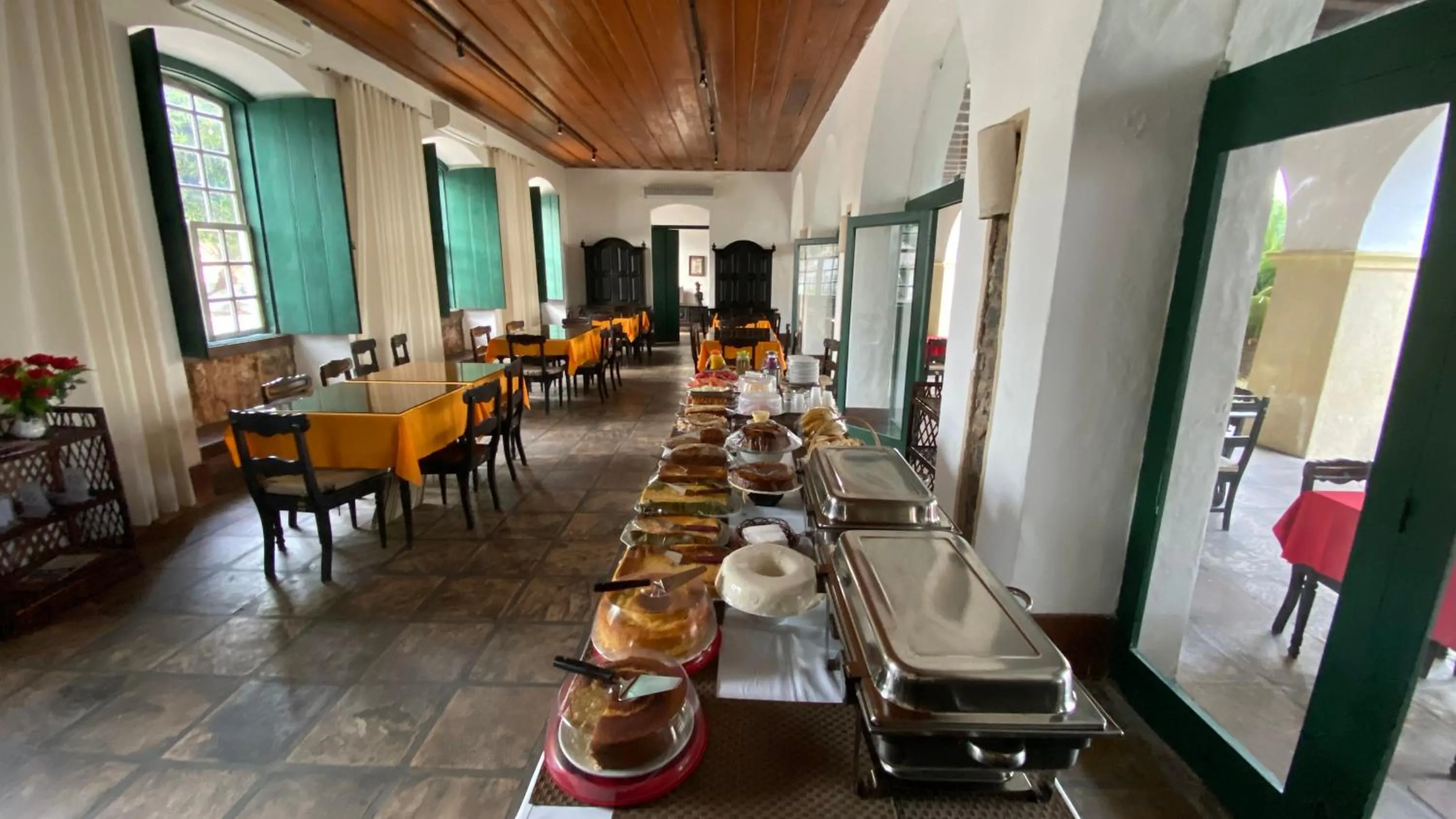 Buffet breakfast in Pousada Convento do Carmo