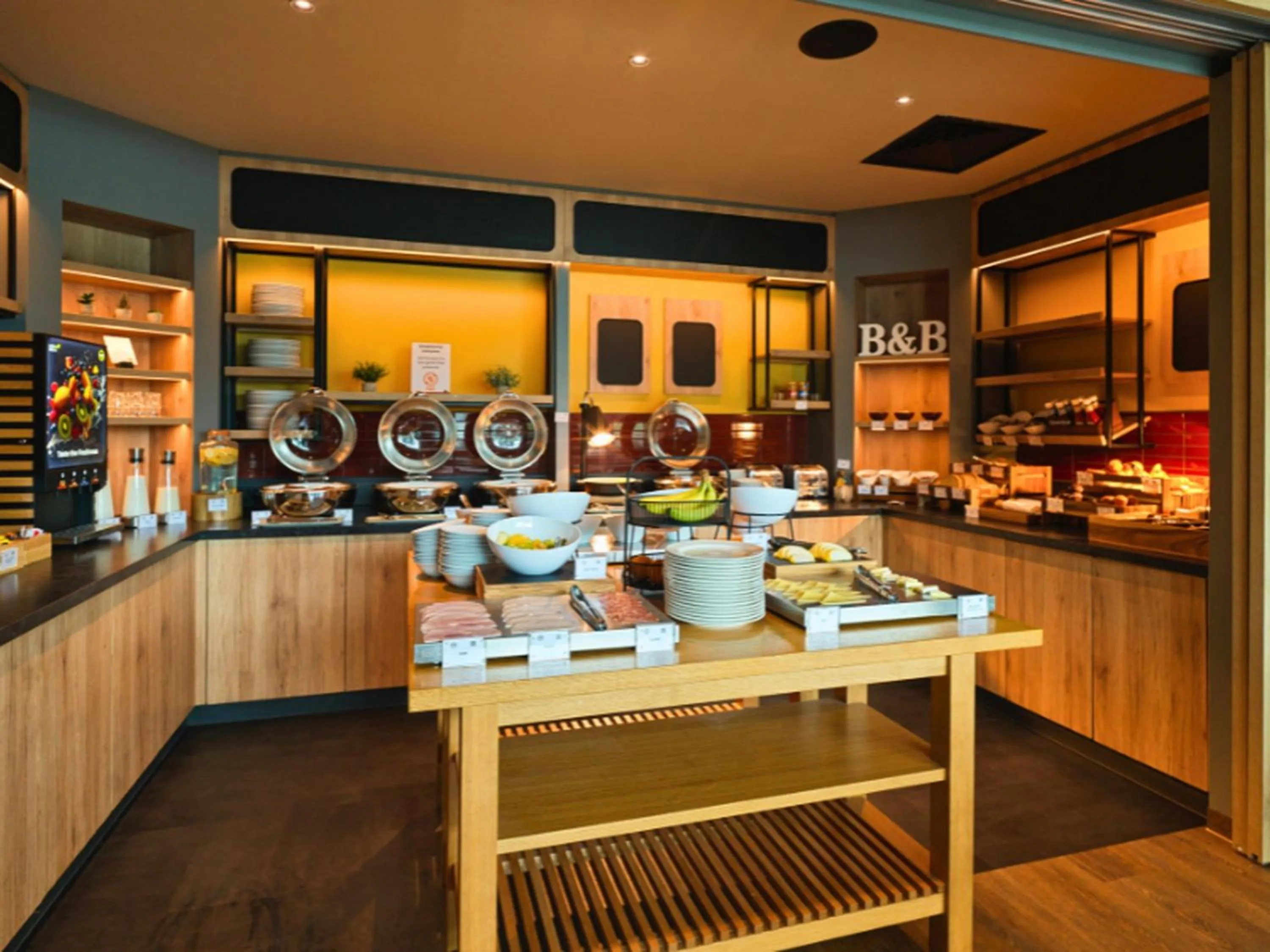 Restaurant/places to eat in B&B HOTEL Derby