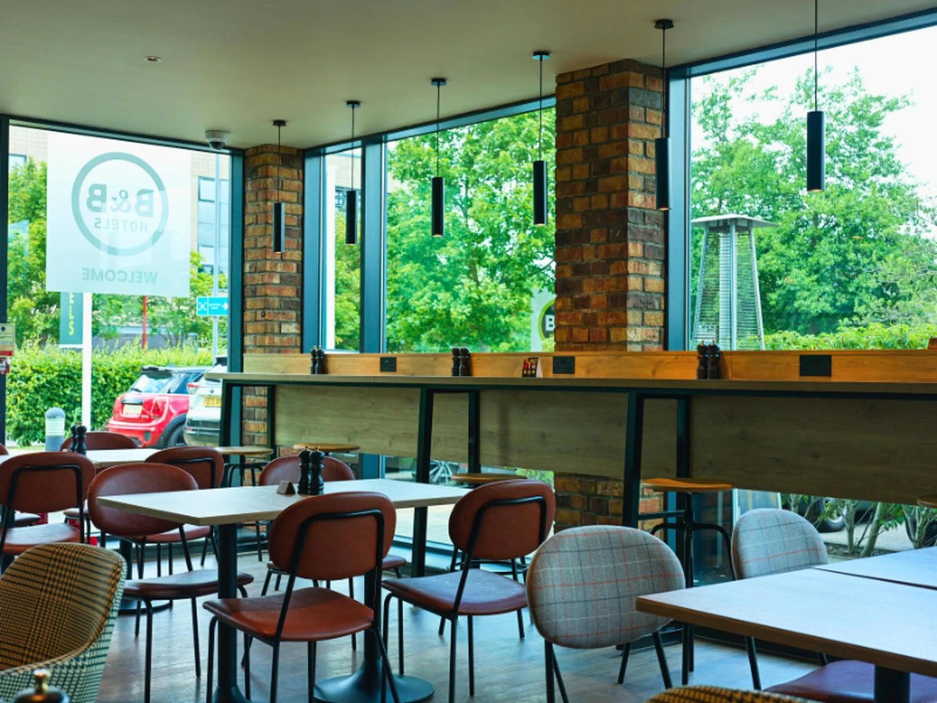 Lounge or bar in B&B HOTEL Derby