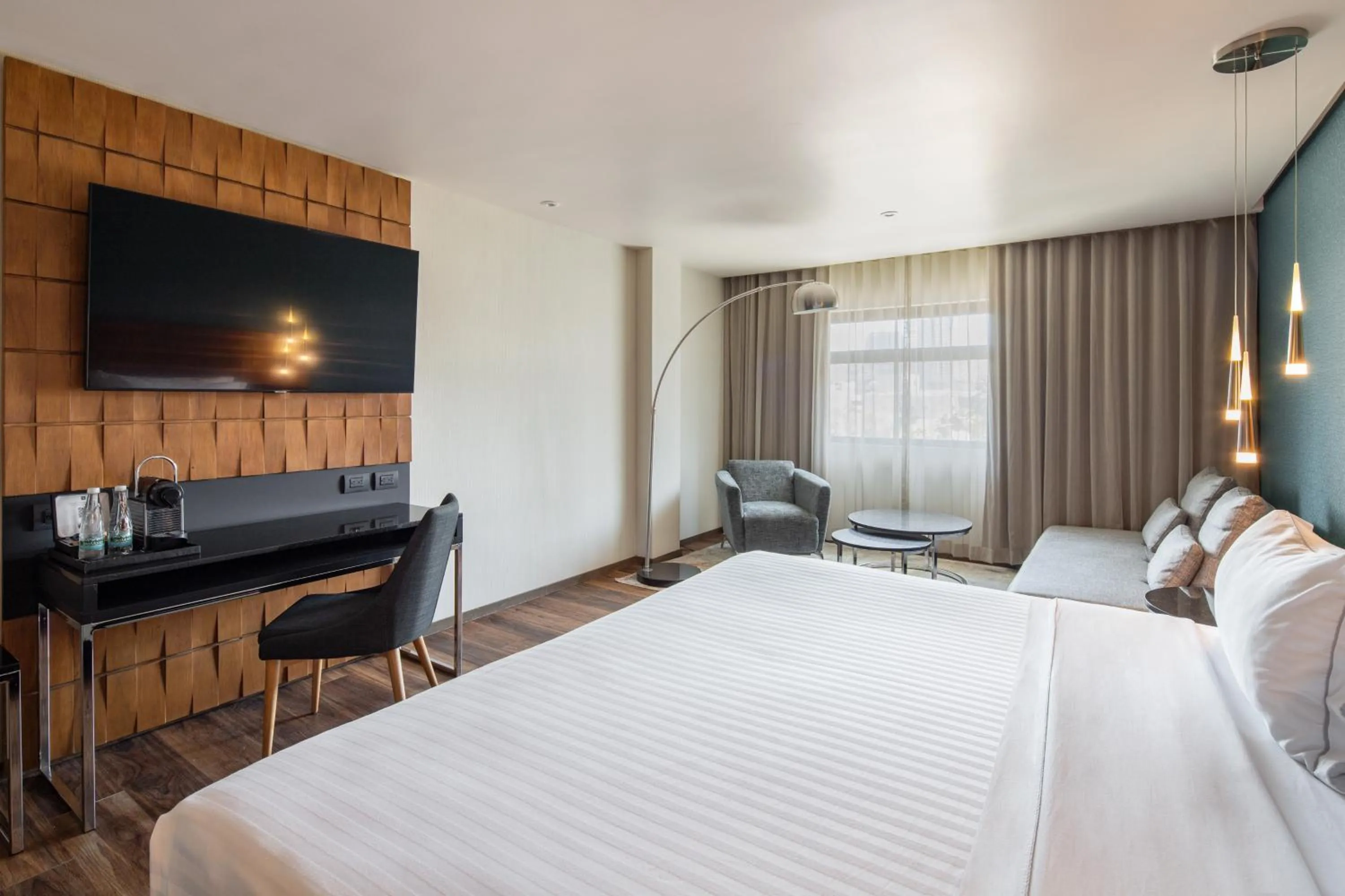 Communal lounge/ TV room, Bed in Hotel Real del Rio