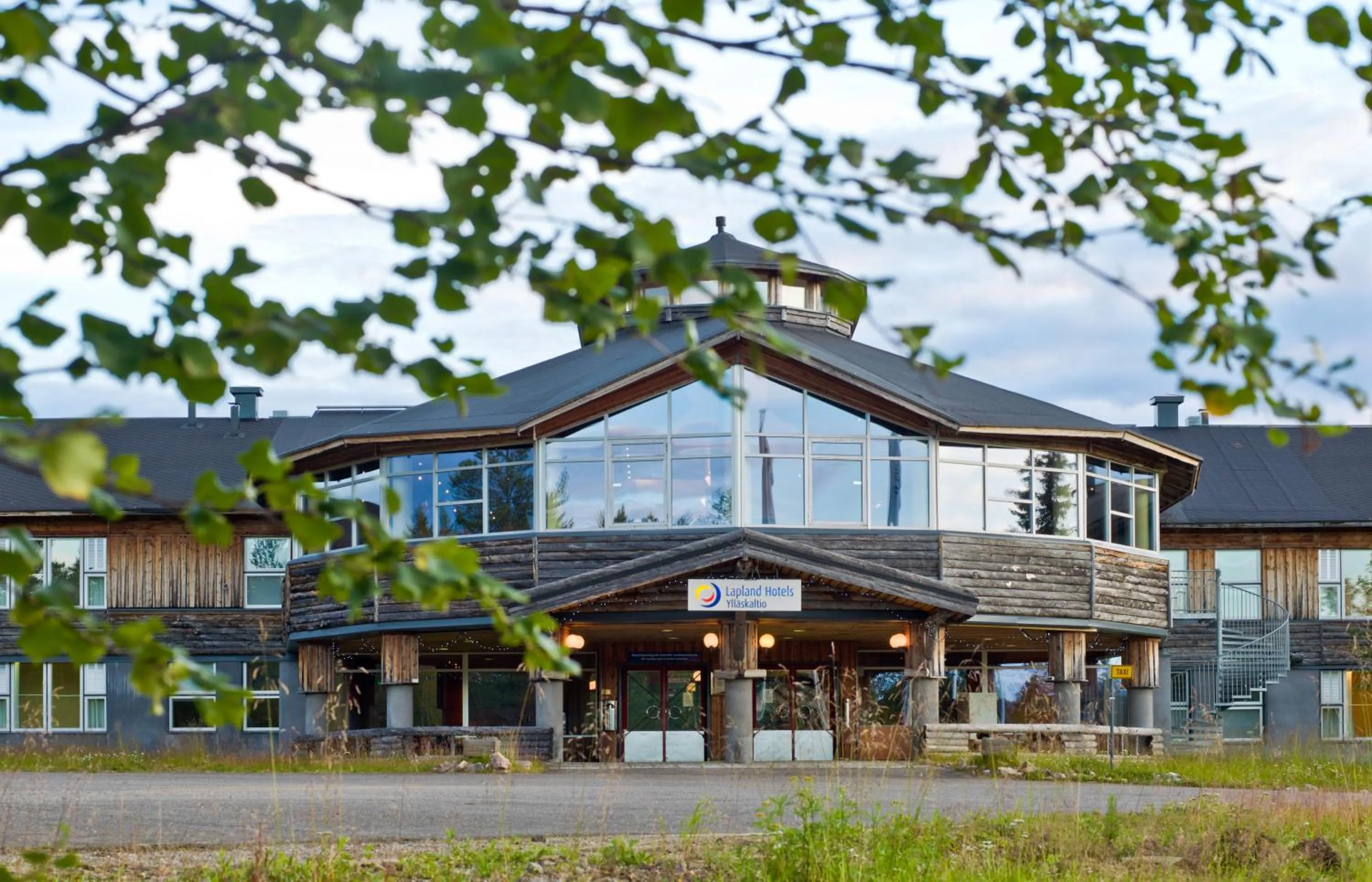 Facade/entrance in Lapland Hotels Ylläskaltio