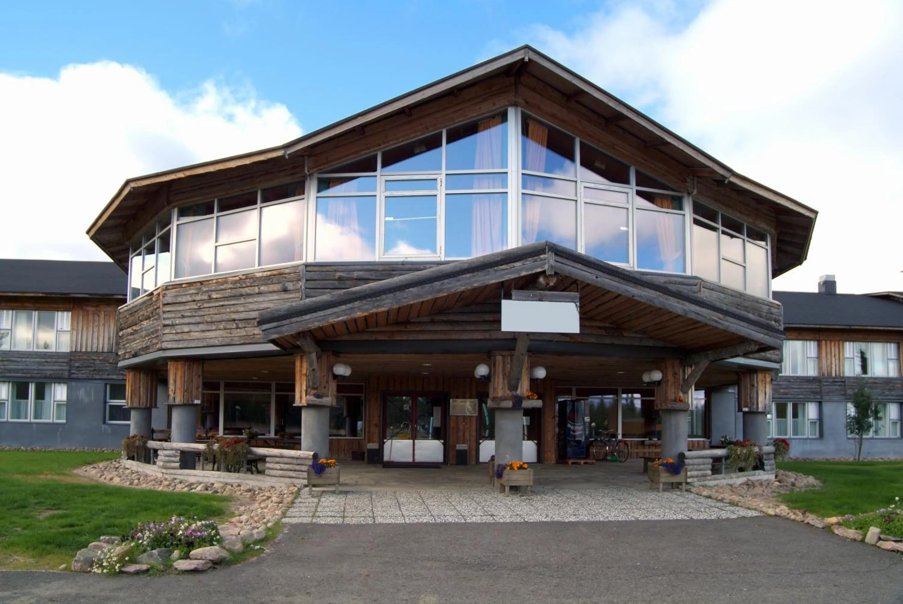 Facade/entrance in Lapland Hotels Ylläskaltio
