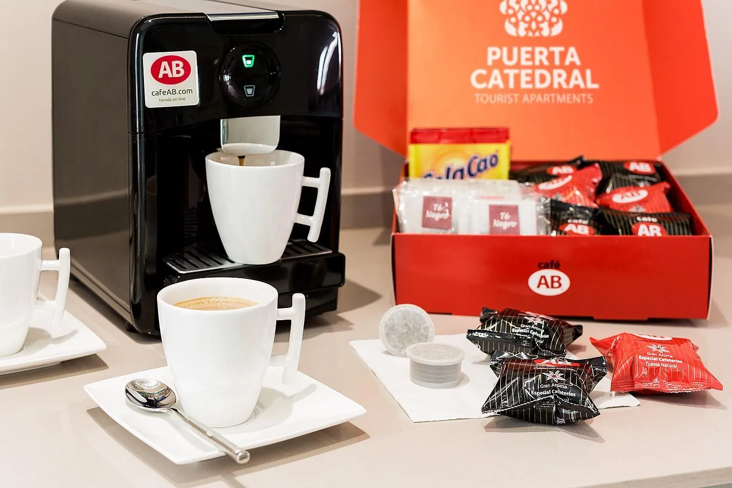 Coffee/tea facilities in Puerta Catedral Suites