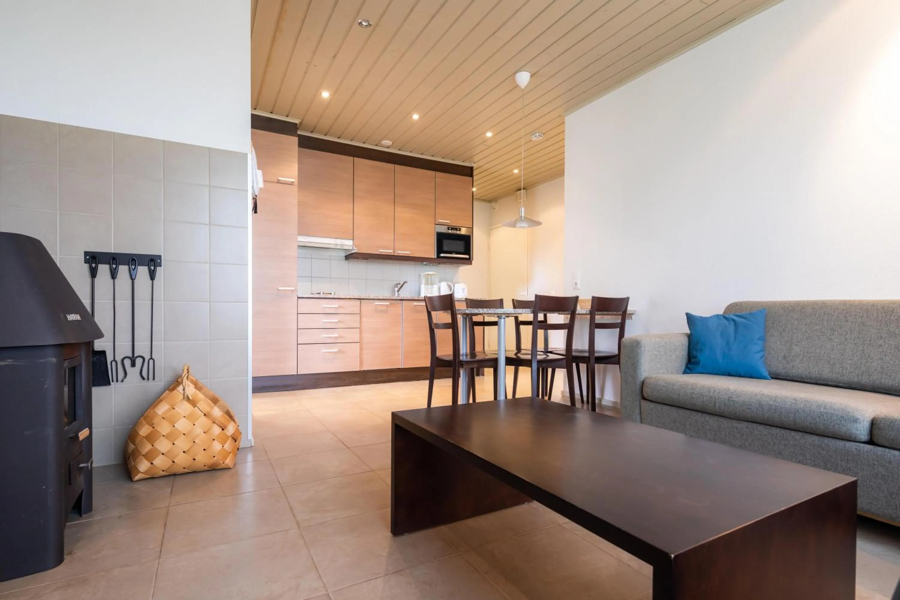 Kitchen or kitchenette in Lapland Hotels Äkäshotelli