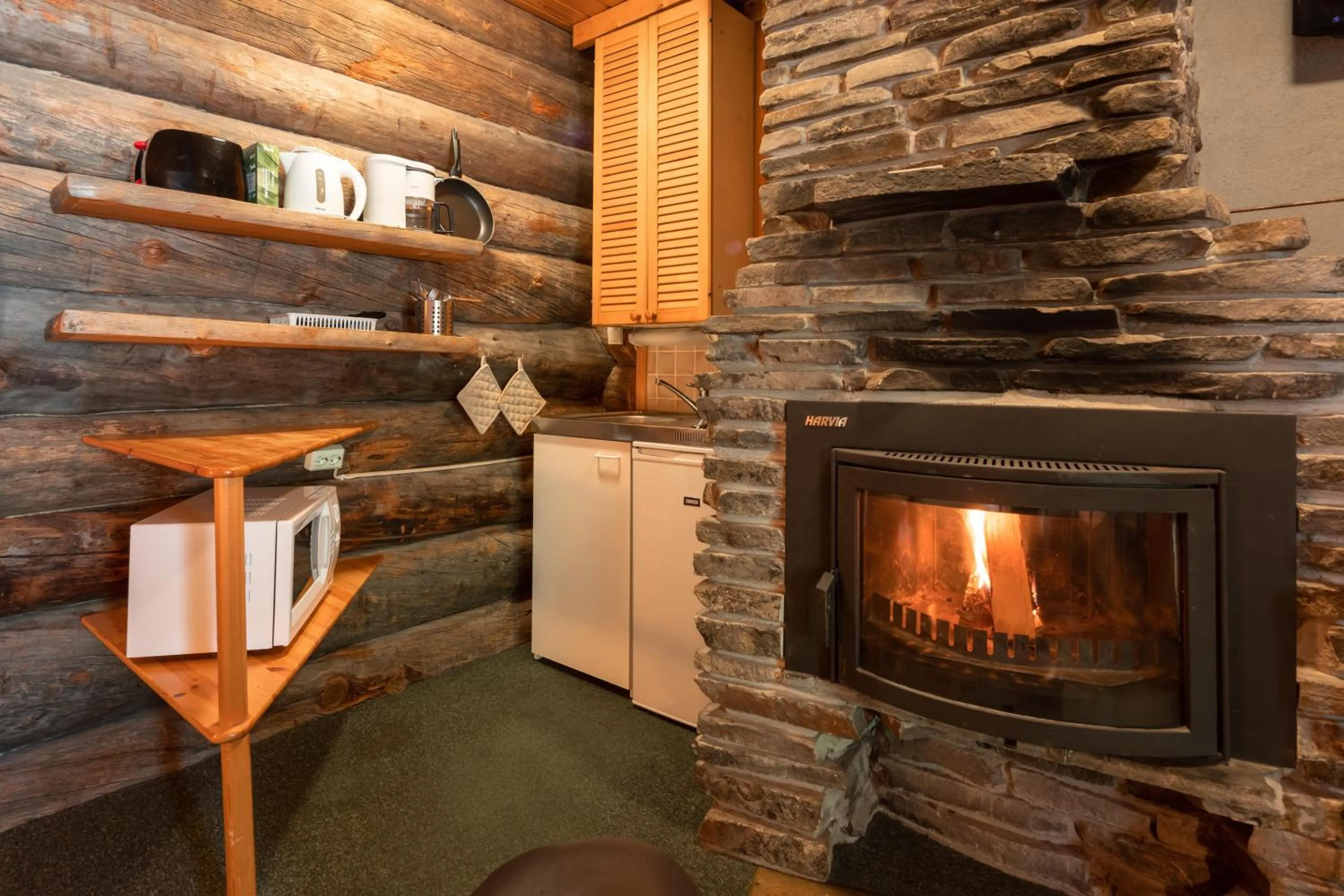 Kitchen or kitchenette in Lapland Hotels Äkäshotelli