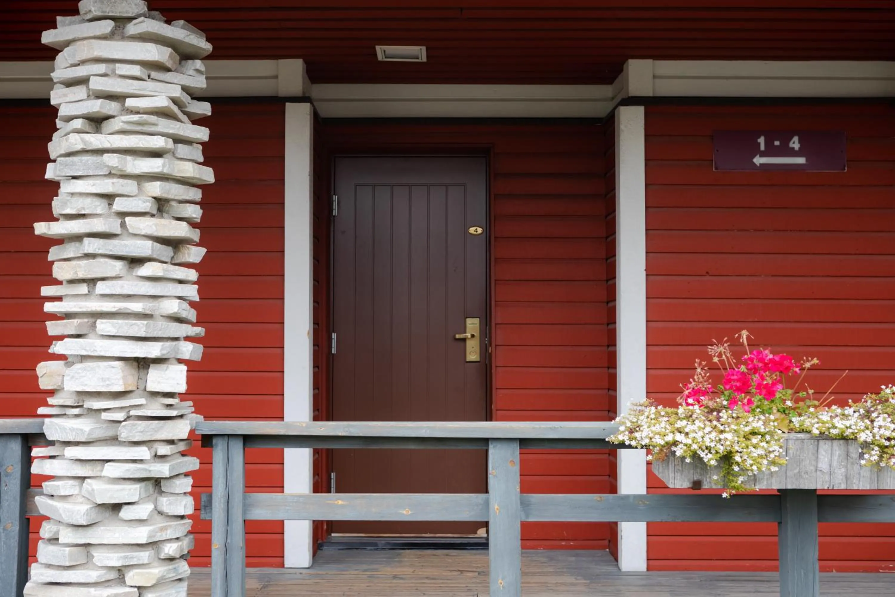 Facade/entrance in Lapland Hotels Sirkantähti