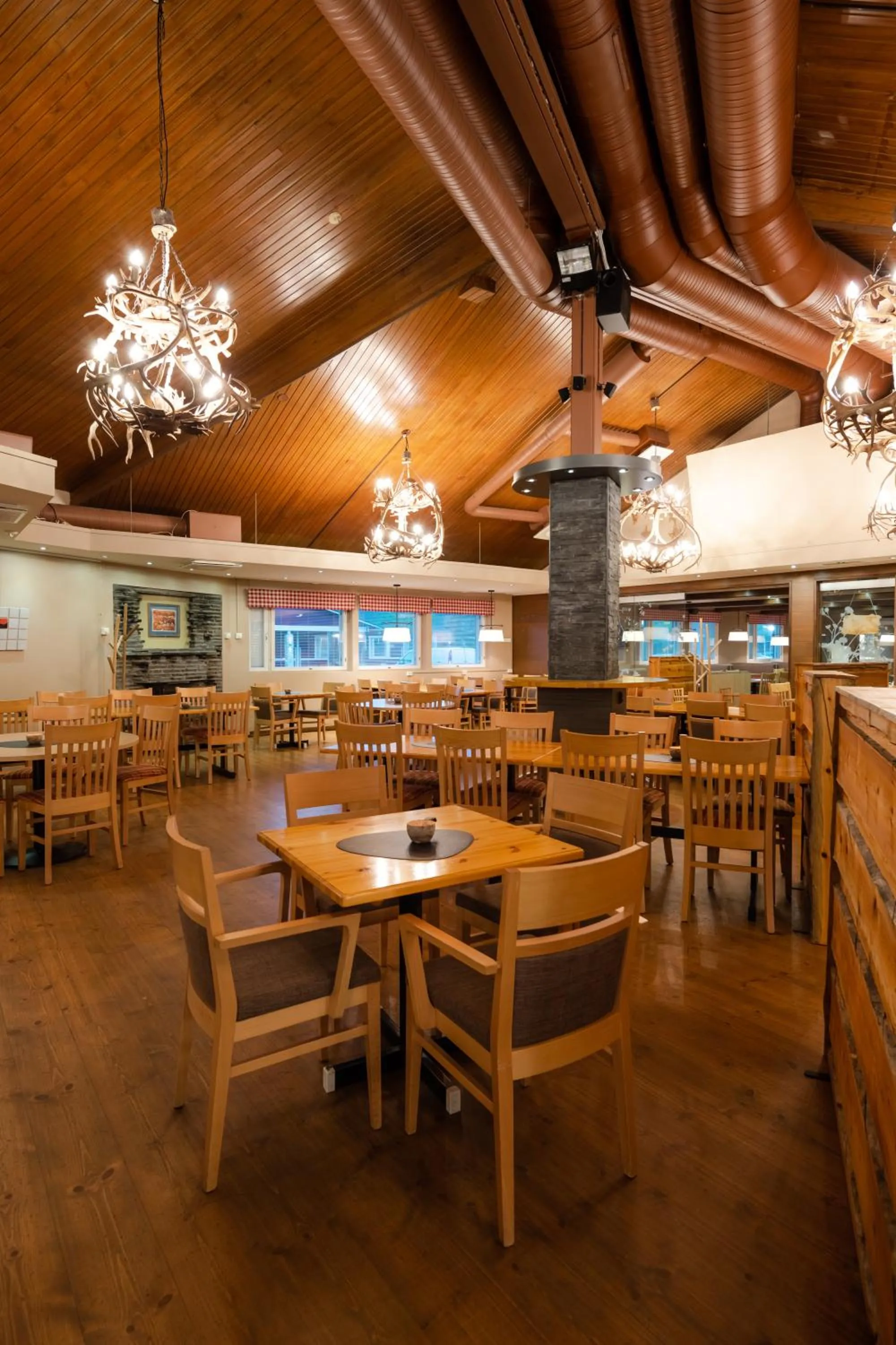 Restaurant/places to eat in Lapland Hotels Sirkantähti