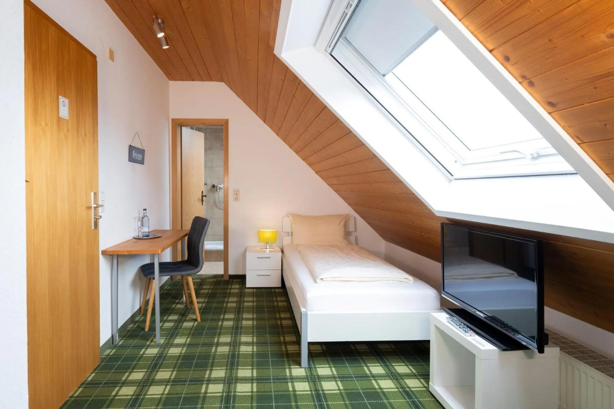 Photo of the whole room, Bed in Altbau Gasthaus Amboss