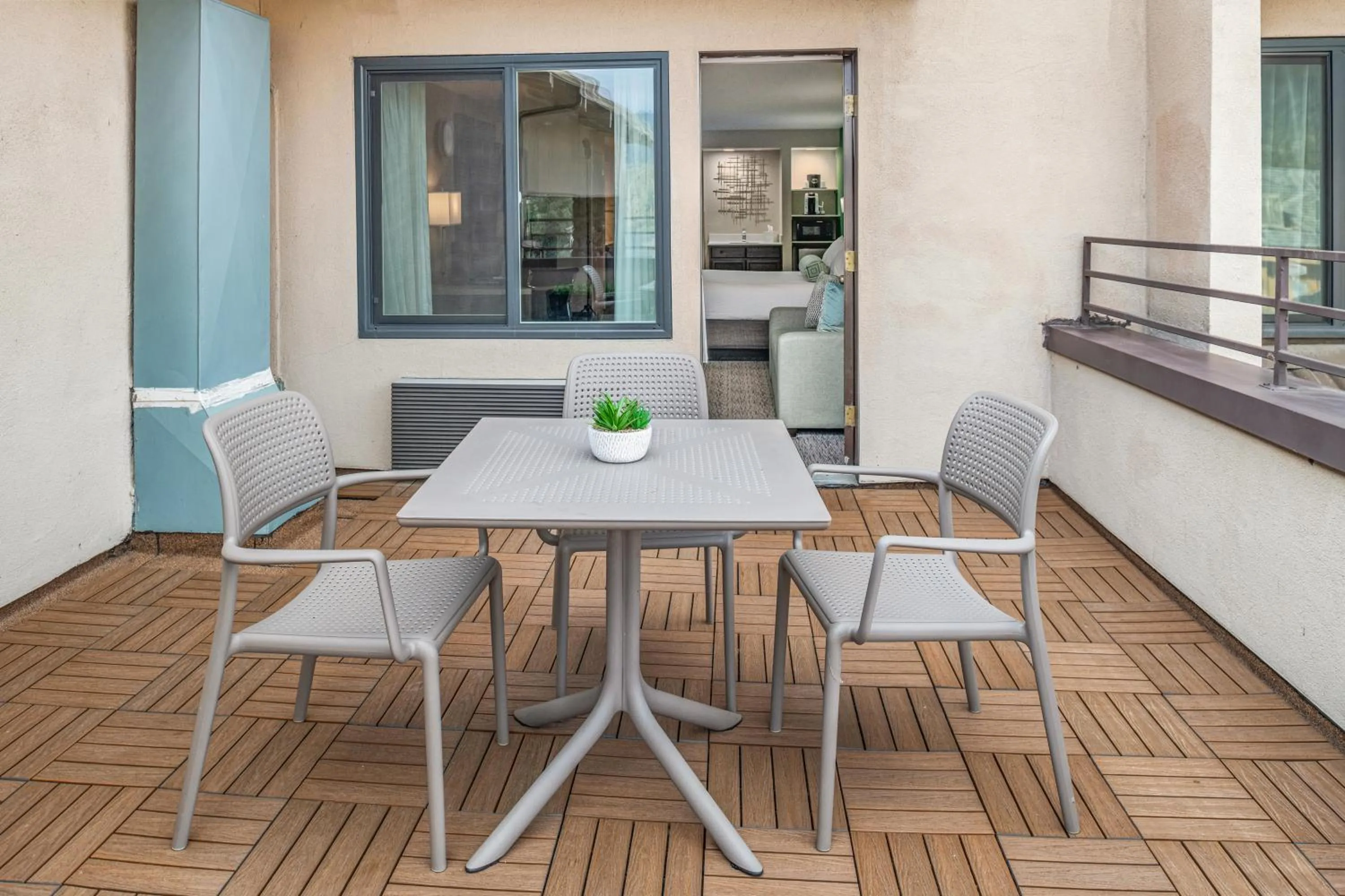 Balcony/Terrace in Yosemite Southgate Hotel & Suites