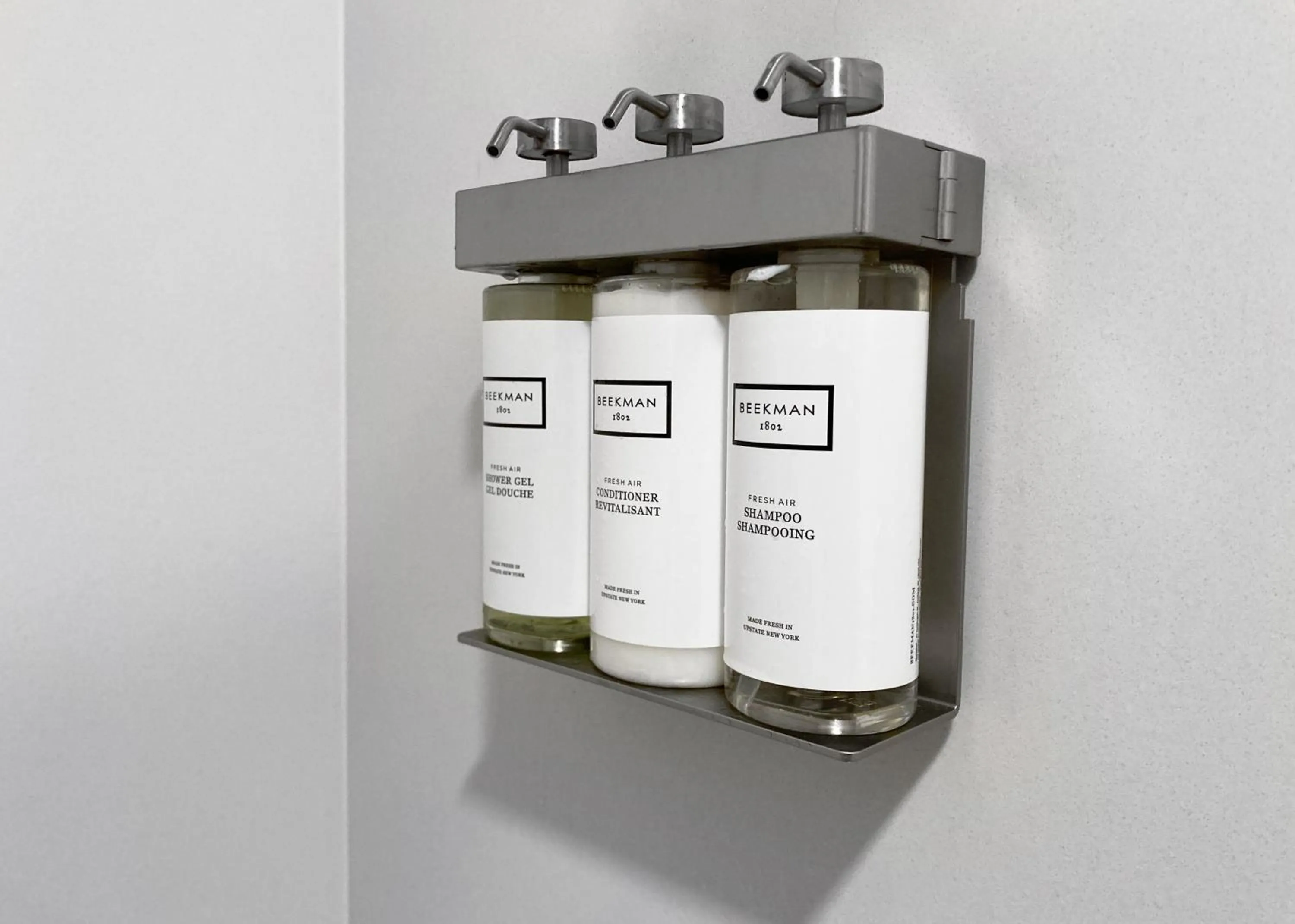 Bathroom in Yosemite Southgate Hotel & Suites