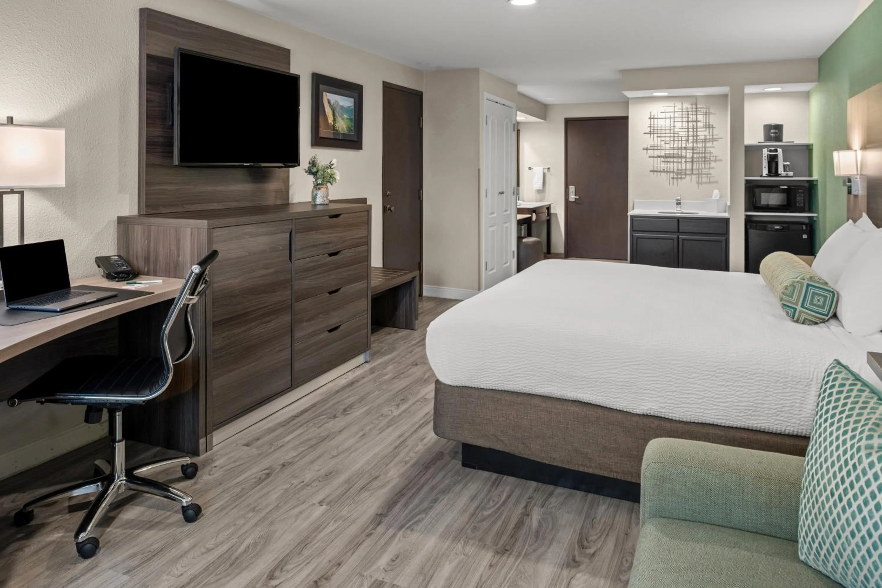 TV and multimedia, Bed in Yosemite Southgate Hotel & Suites