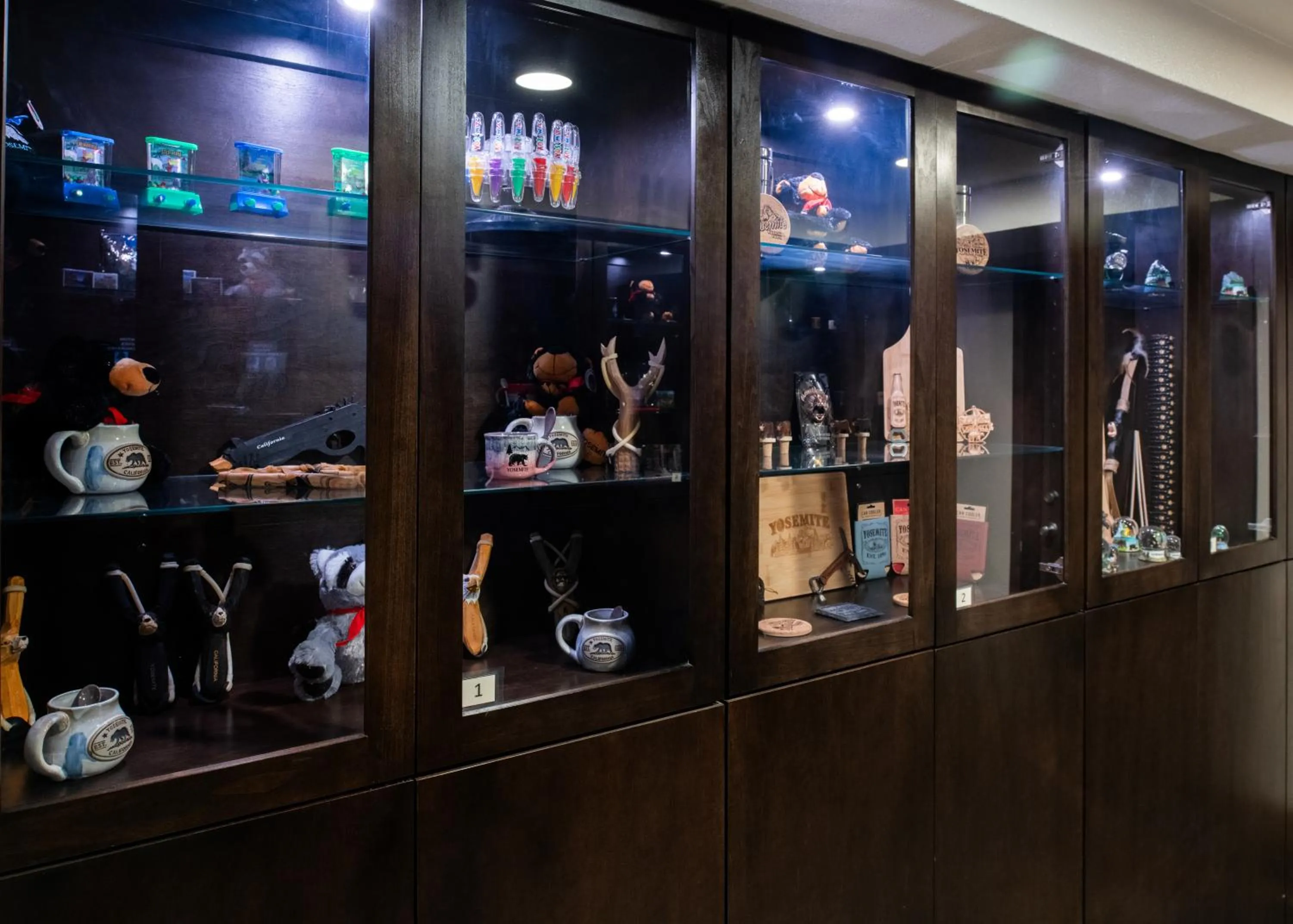 On-site shops in Yosemite Southgate Hotel & Suites