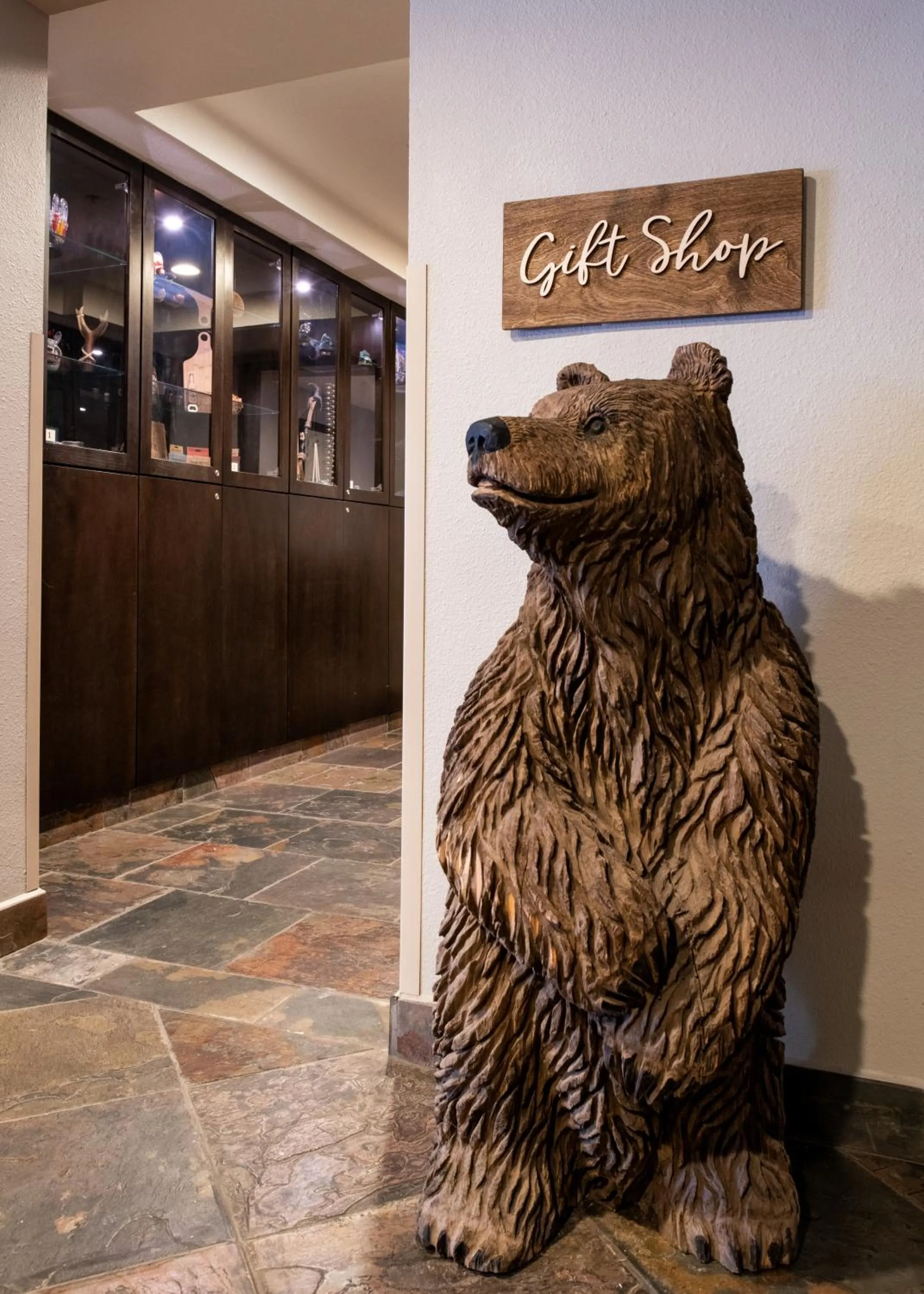 On-site shops in Yosemite Southgate Hotel & Suites