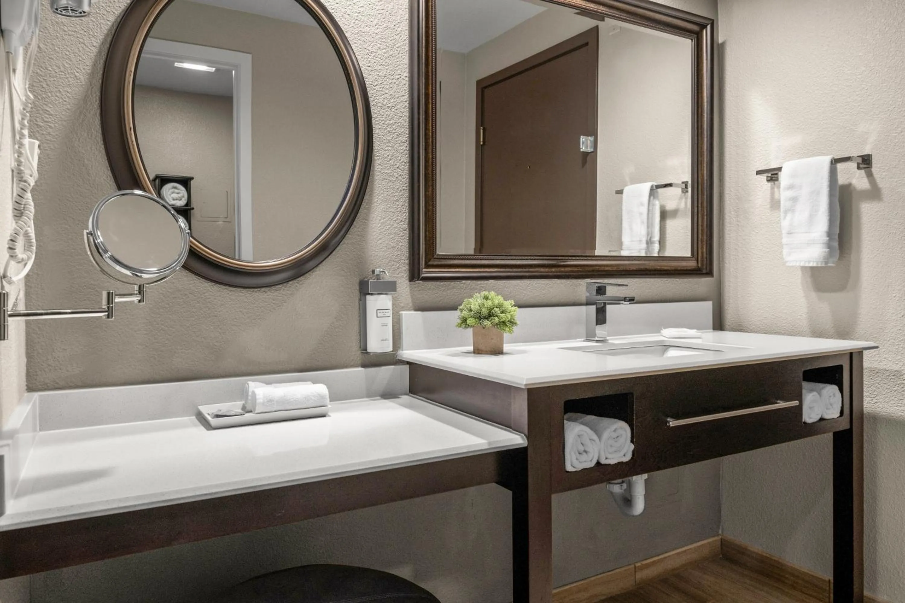 heating in Yosemite Southgate Hotel & Suites